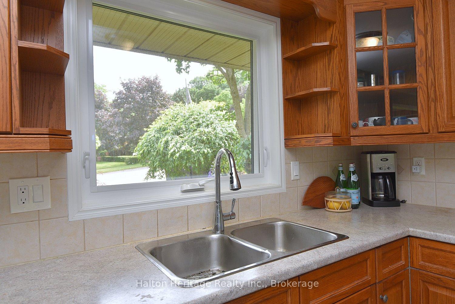 Photo 20 of 34 Howard Boulevard, Hamilton, Waterdown — HOMEH