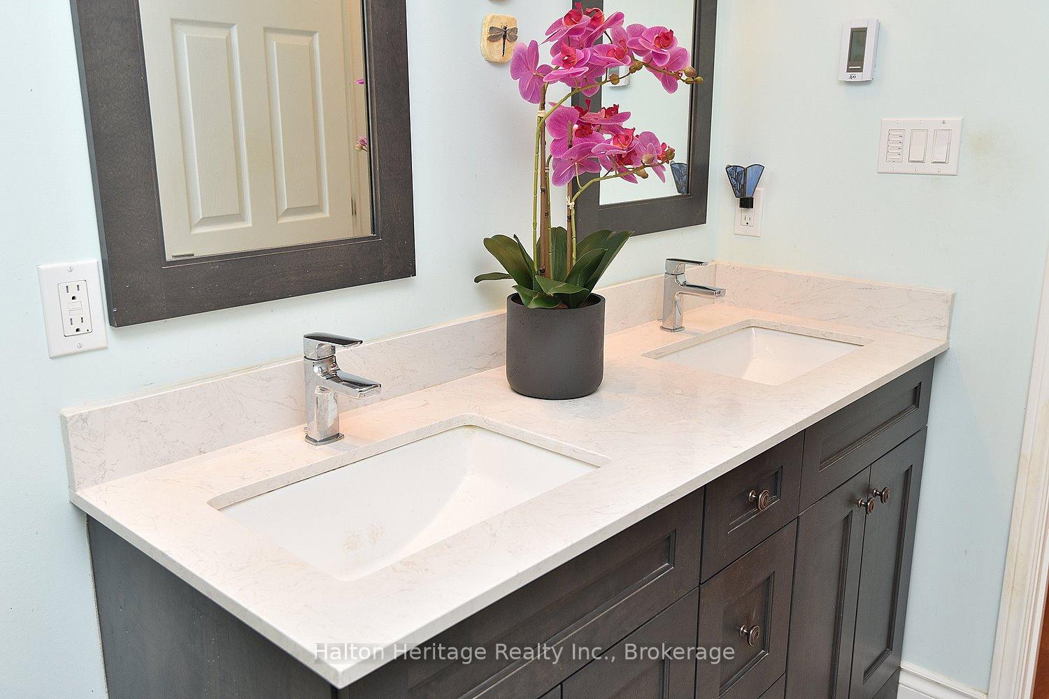 Photo 31 of 34 Howard Boulevard, Hamilton, Waterdown — HOMEH