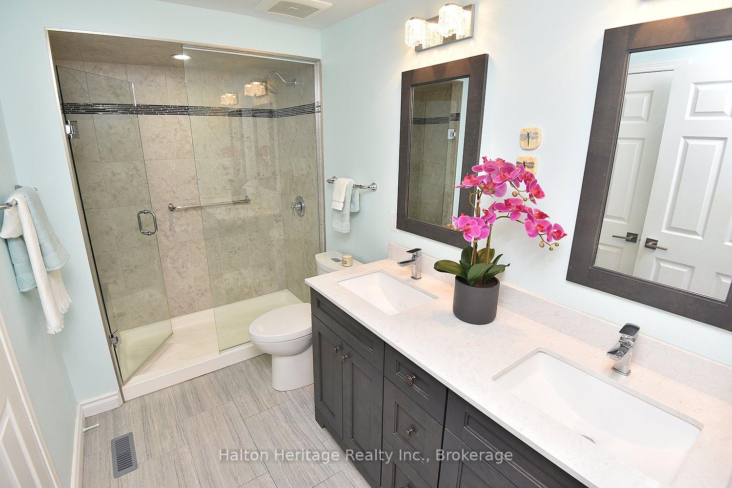 Photo 32 of 34 Howard Boulevard, Hamilton, Waterdown — HOMEH