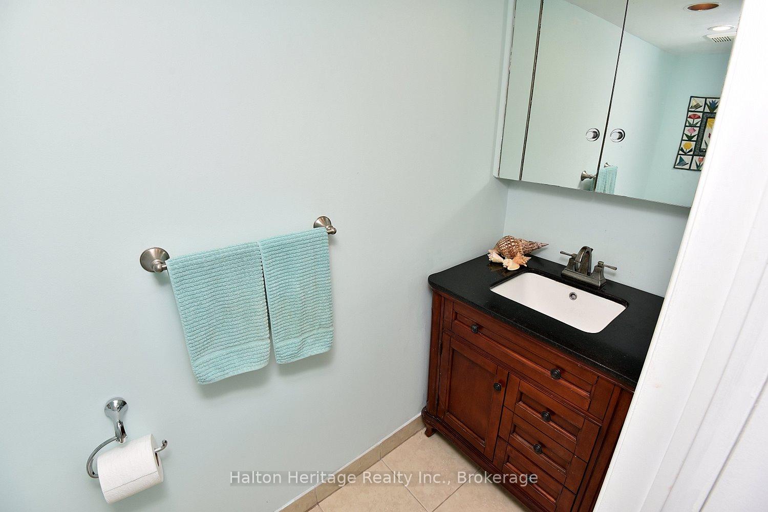 Photo 40 of 34 Howard Boulevard, Hamilton, Waterdown — HOMEH