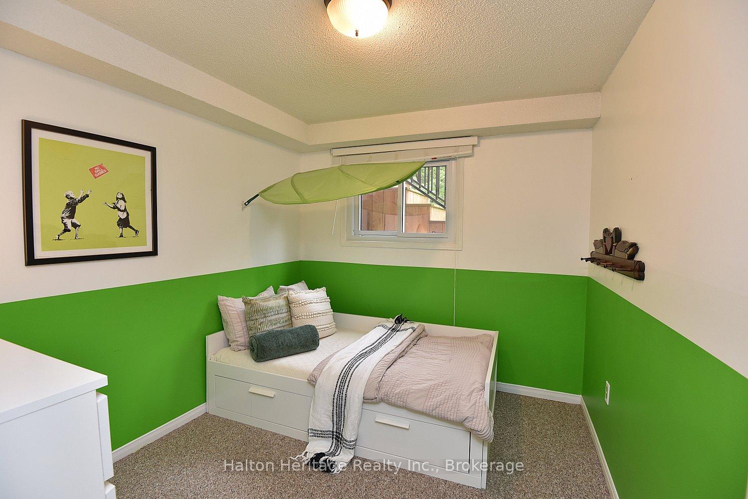 Photo 41 of 34 Howard Boulevard, Hamilton, Waterdown — HOMEH