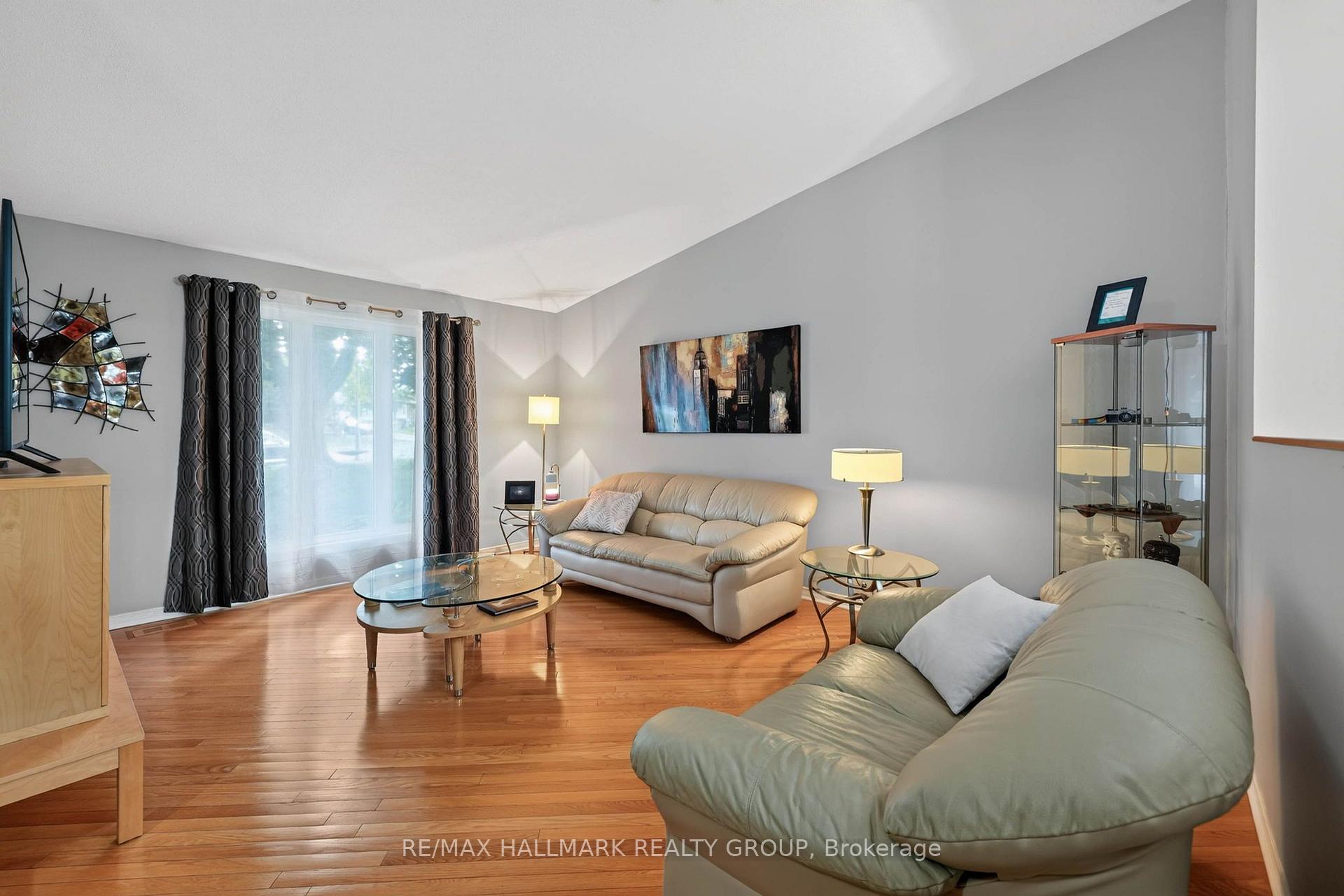 Photo 5 of 1055 Avignon Court, Ottawa, Orleans Wood — HOMEH