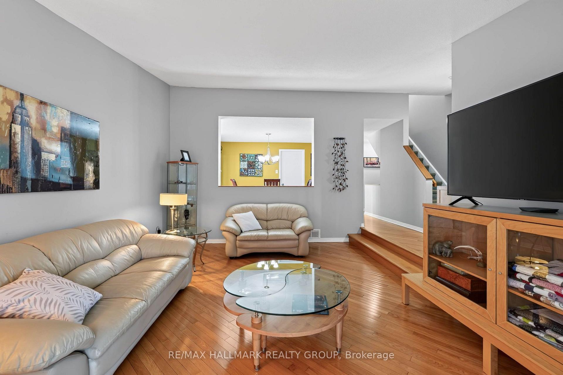 Photo 7 of 1055 Avignon Court, Ottawa, Orleans Wood — HOMEH