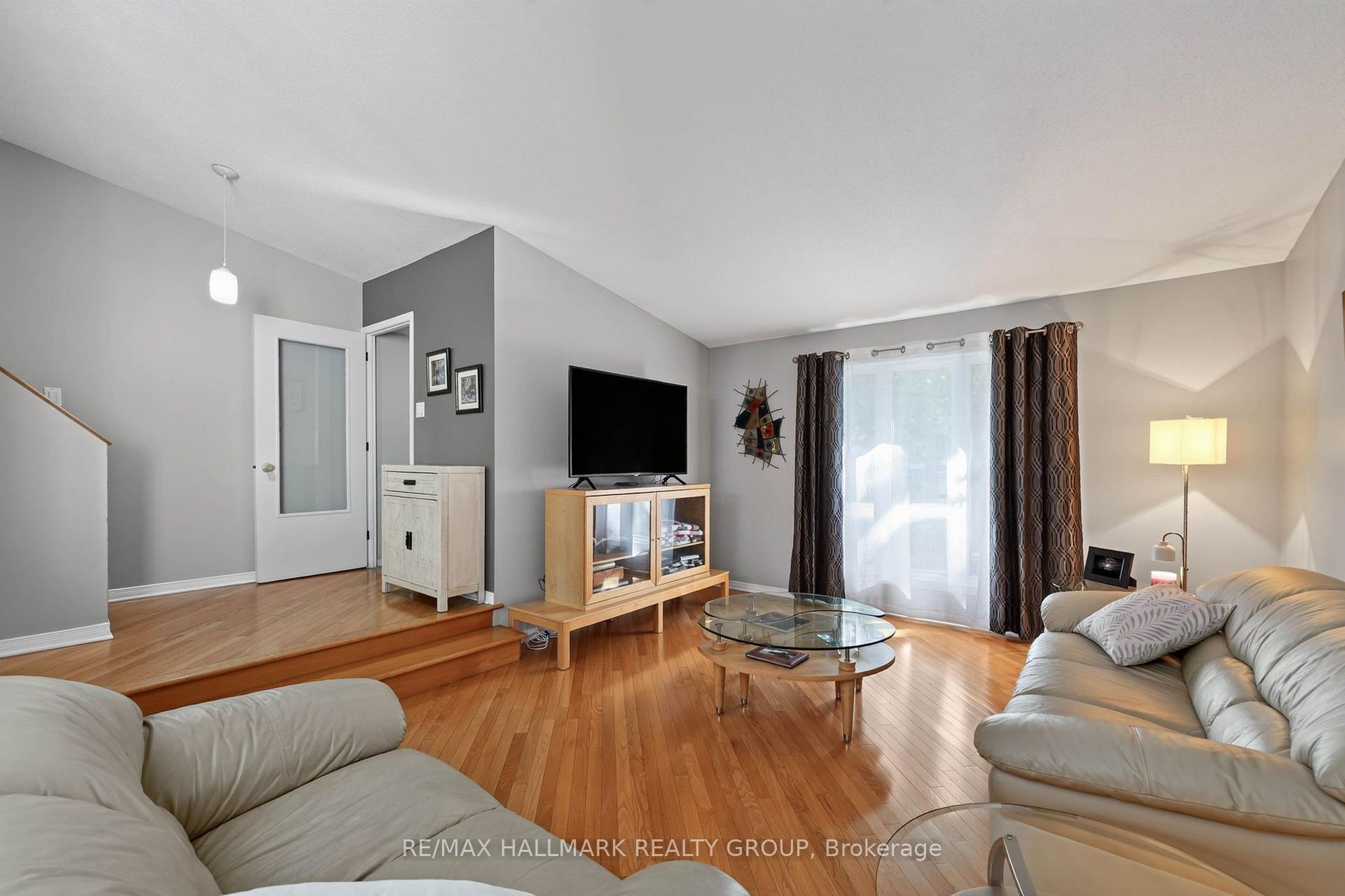 Photo 8 of 1055 Avignon Court, Ottawa, Orleans Wood — HOMEH