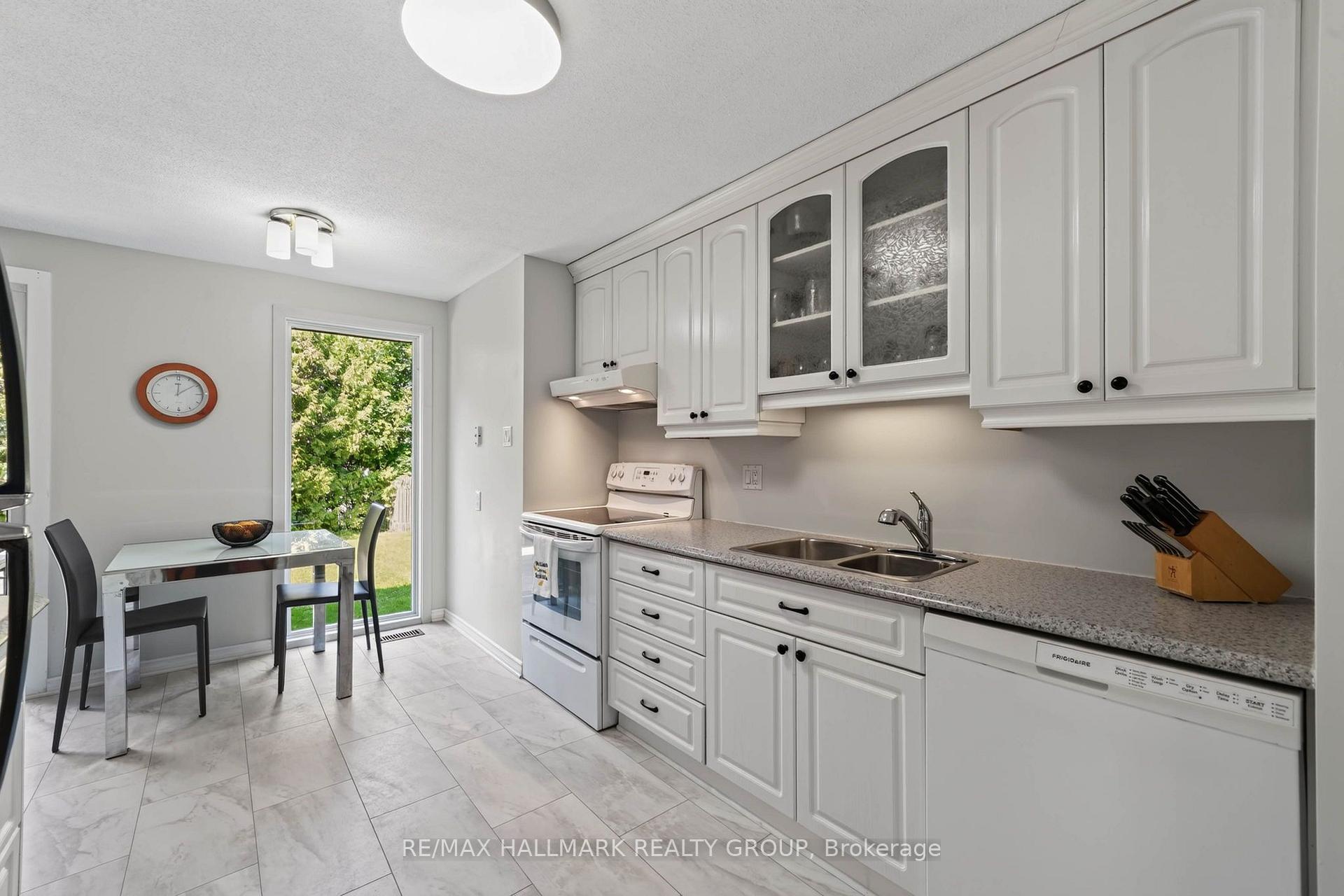 Photo 11 of 1055 Avignon Court, Ottawa, Orleans Wood — HOMEH