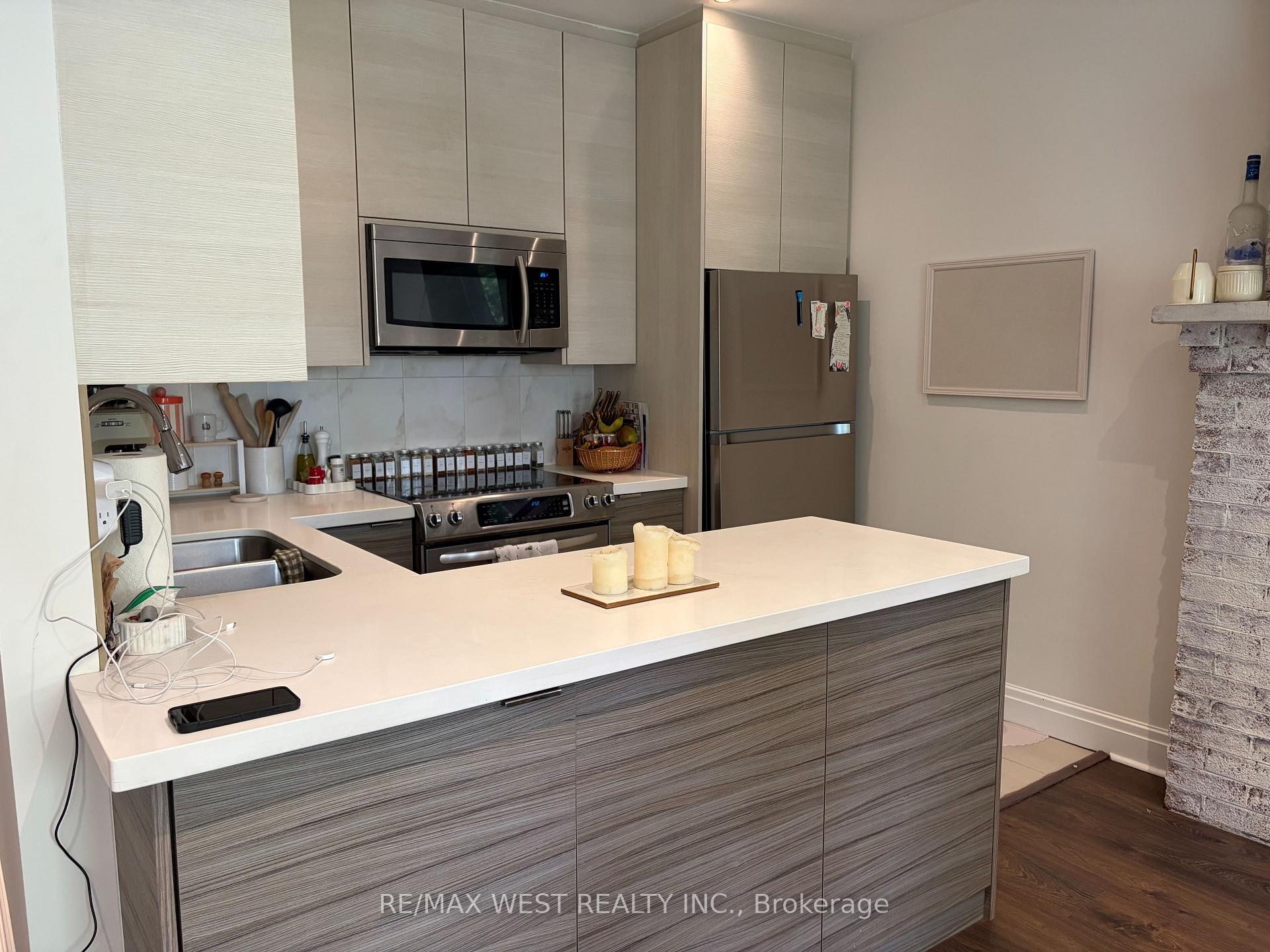 Photo 8 of Unit Upper, 28 Spencer Avenue, Toronto, South Parkdale — HOMEH