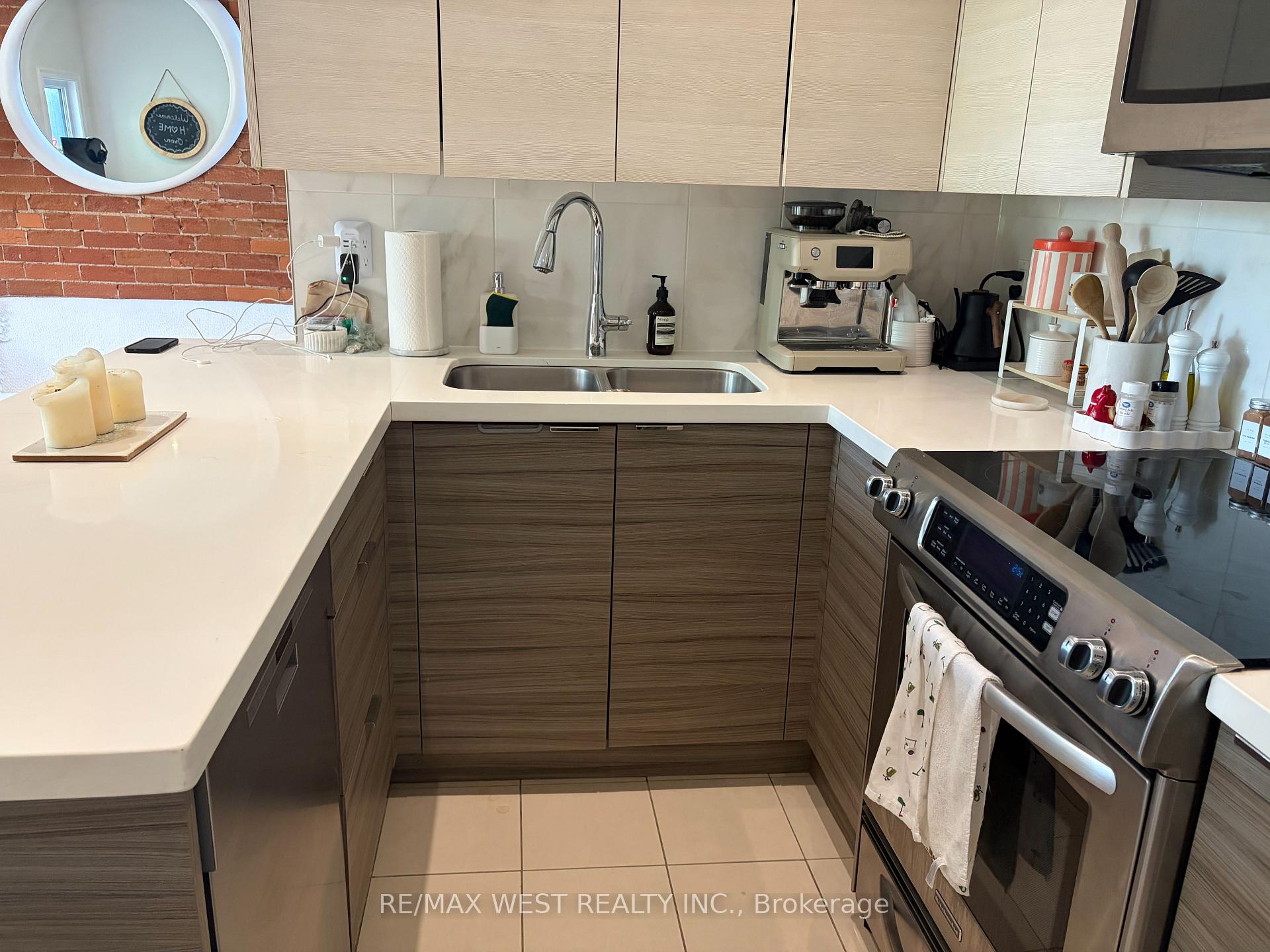 Photo 10 of Unit Upper, 28 Spencer Avenue, Toronto, South Parkdale — HOMEH