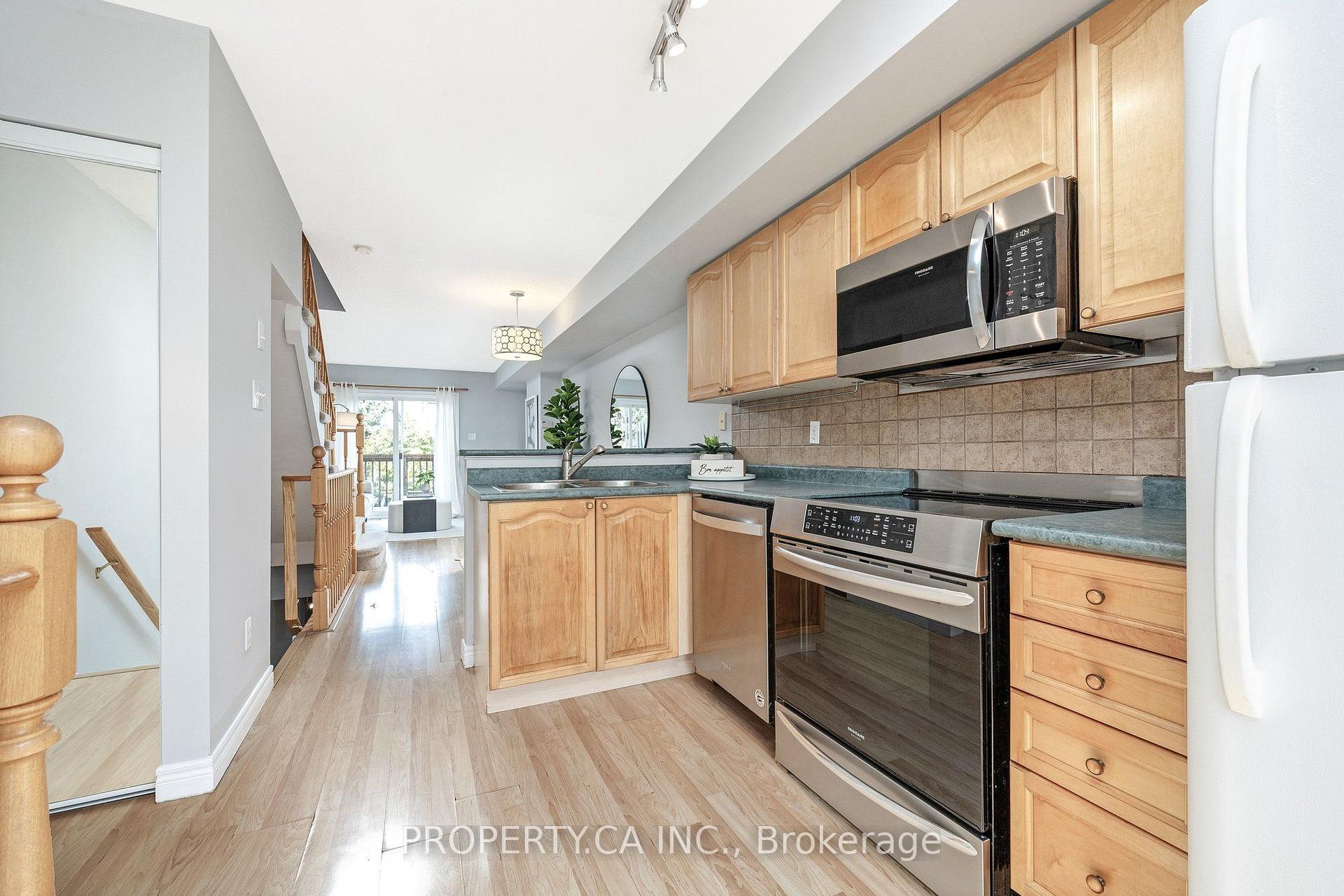 Photo 4 of Unit 24, 1751 Lampman Avenue, Burlington, Uptown — HOMEH