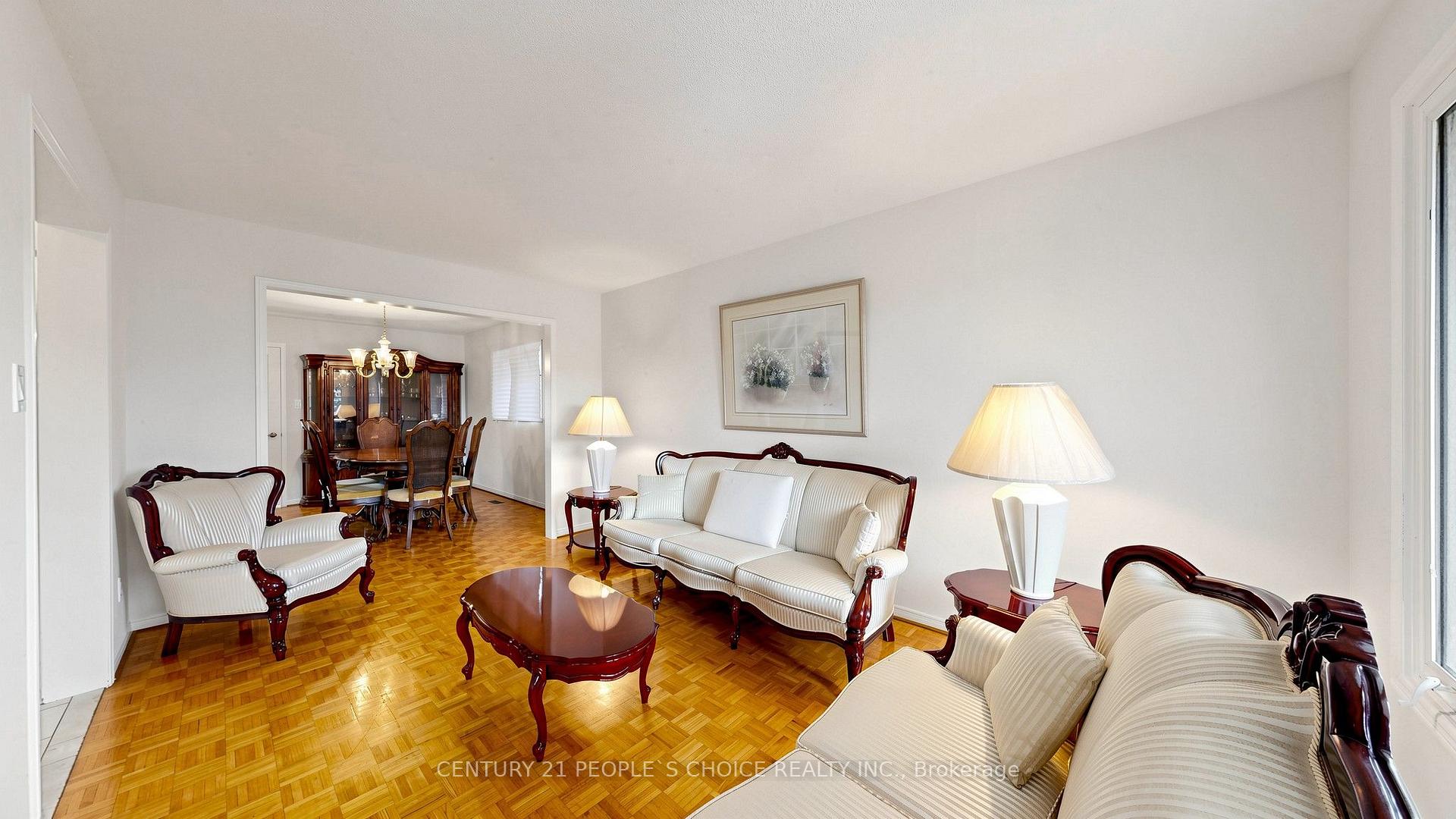 Photo 5 of 82 Embassy Drive, Vaughan, East Woodbridge — HOMEH