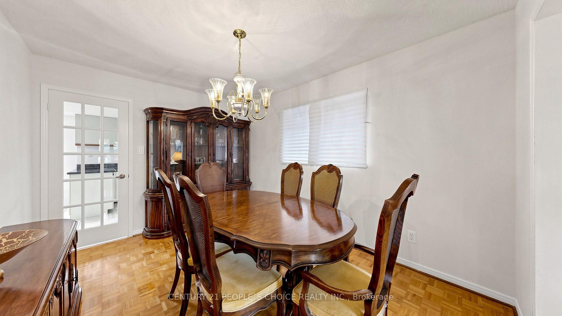 Photo 6 of 82 Embassy Drive, Vaughan, East Woodbridge — HOMEH