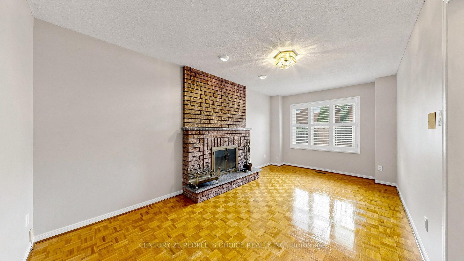 Photo 8 of 82 Embassy Drive, Vaughan, East Woodbridge — HOMEH