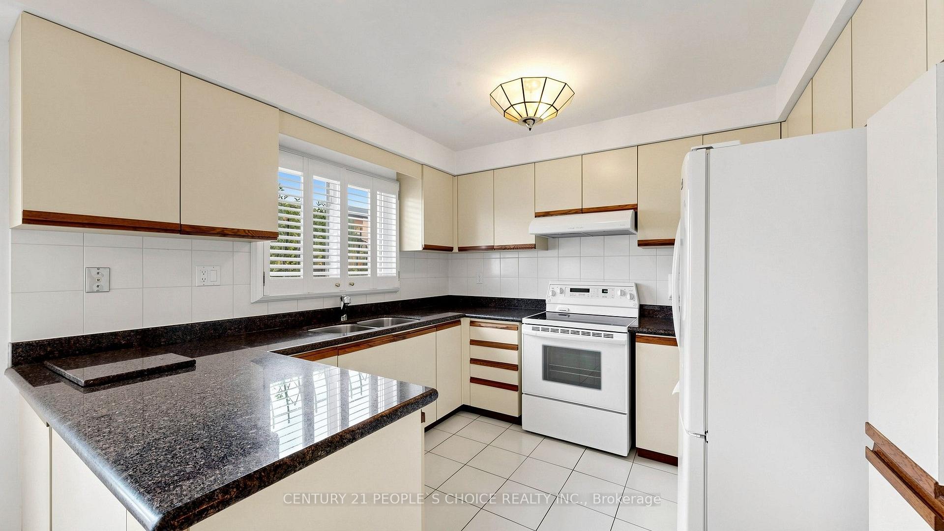 Photo 11 of 82 Embassy Drive, Vaughan, East Woodbridge — HOMEH