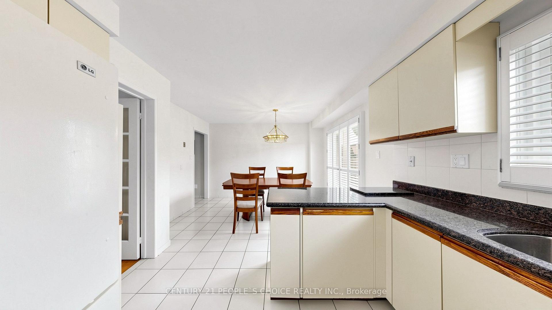 Photo 12 of 82 Embassy Drive, Vaughan, East Woodbridge — HOMEH