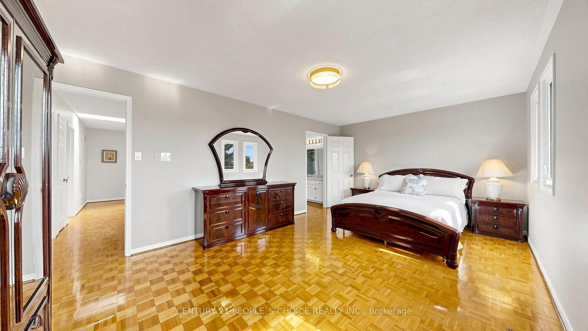 Photo 13 of 82 Embassy Drive, Vaughan, East Woodbridge — HOMEH