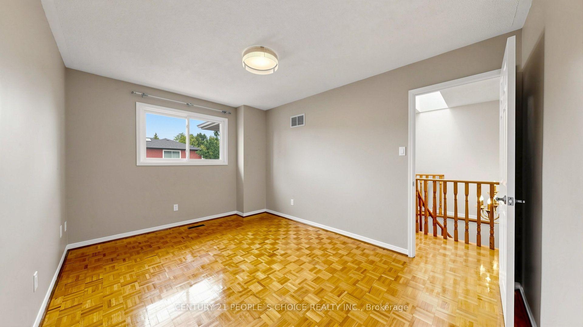 Photo 17 of 82 Embassy Drive, Vaughan, East Woodbridge — HOMEH