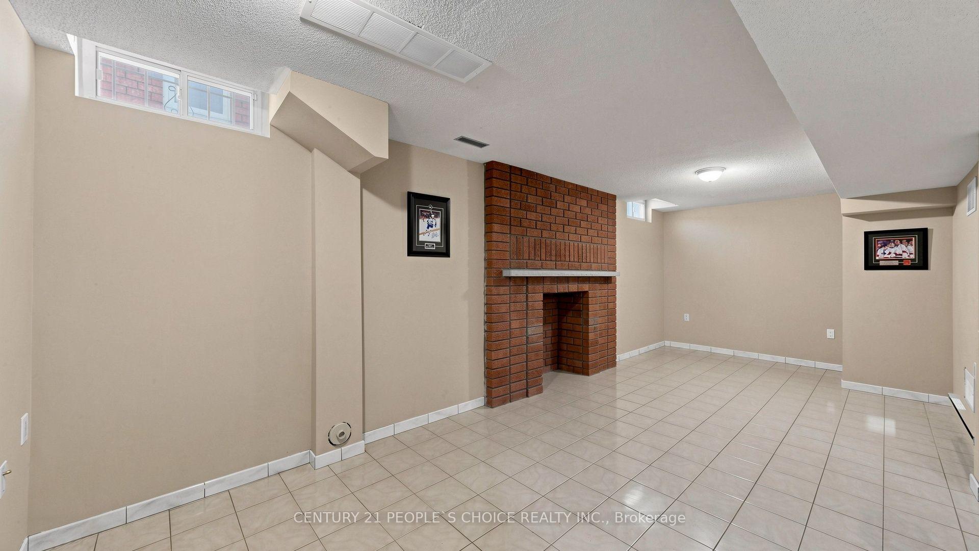 Photo 24 of 82 Embassy Drive, Vaughan, East Woodbridge — HOMEH