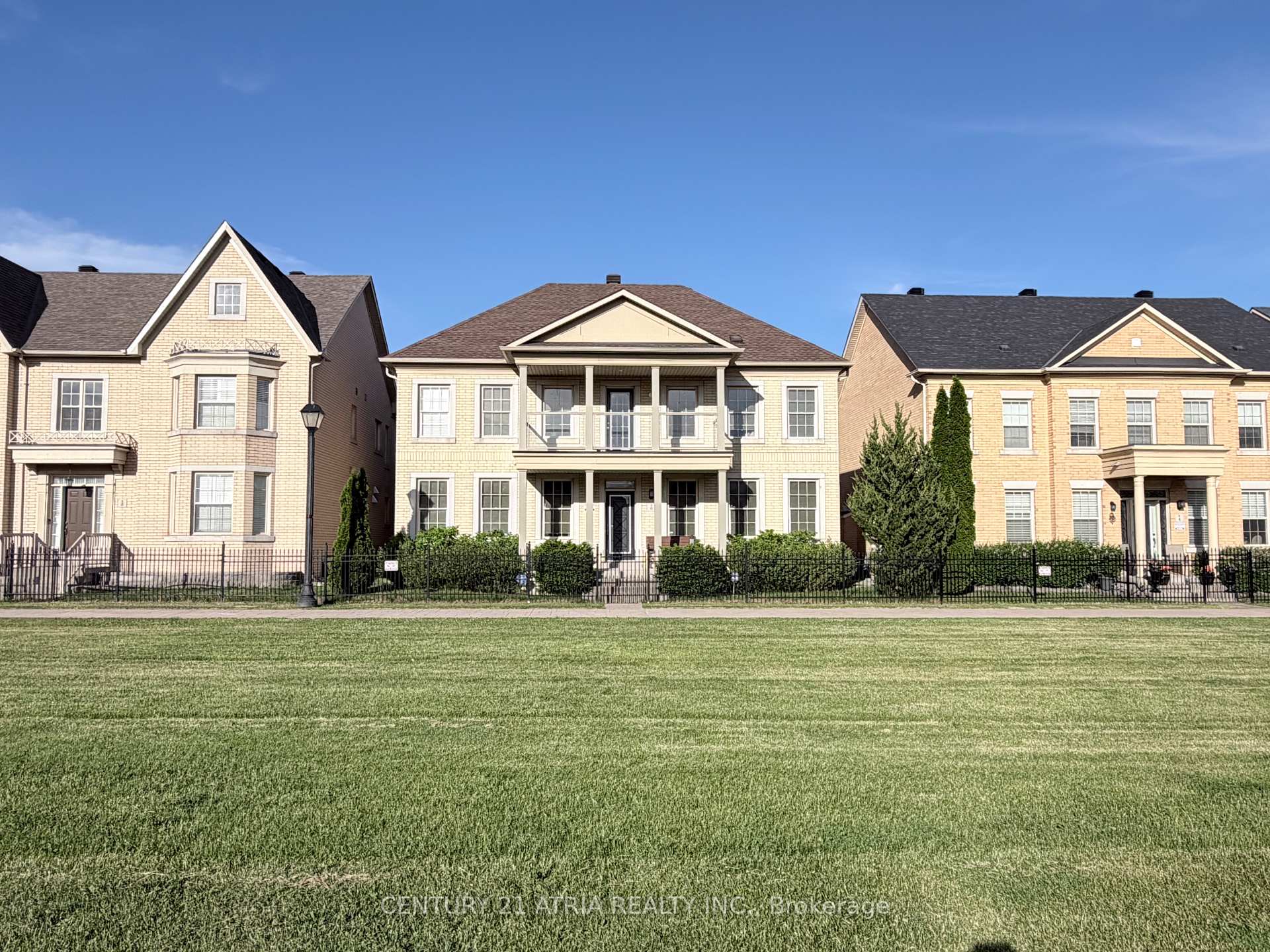 Photo 2 of 6 Crescent Park Lane, Markham, Cathedraltown — HOMEH