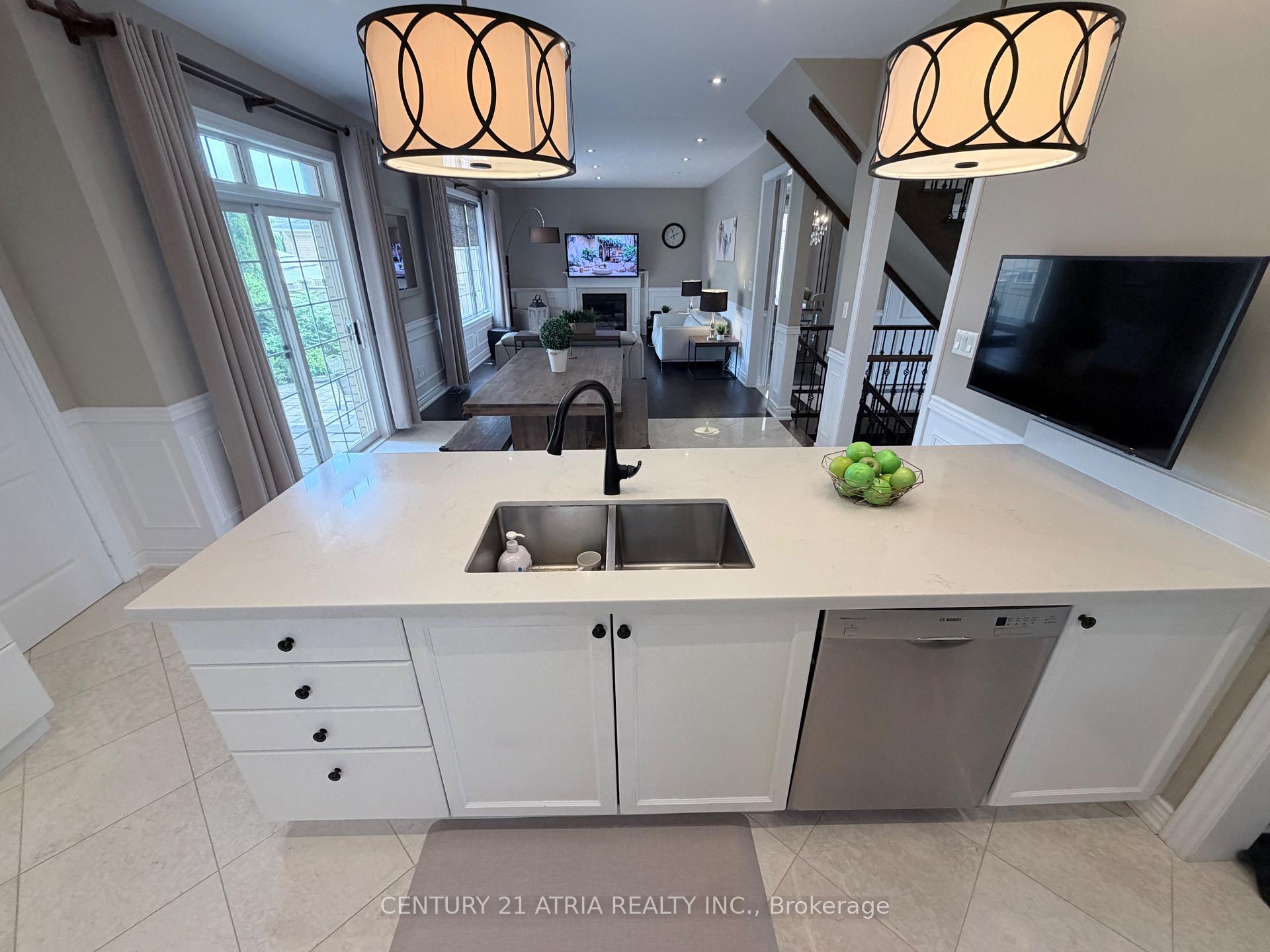 Photo 18 of 6 Crescent Park Lane, Markham, Cathedraltown — HOMEH