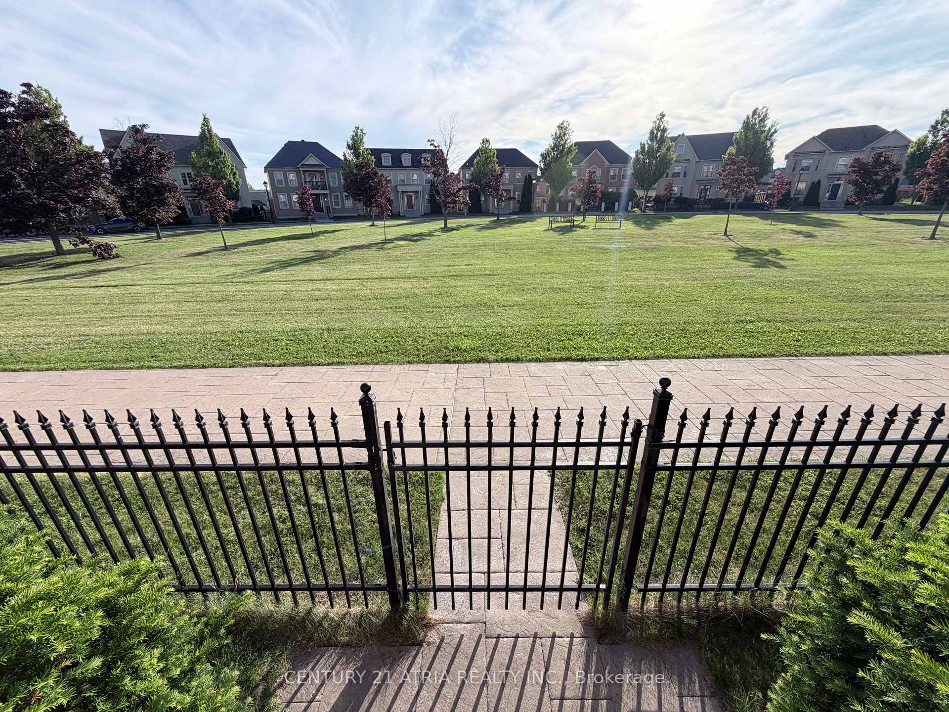 Photo 39 of 6 Crescent Park Lane, Markham, Cathedraltown — HOMEH