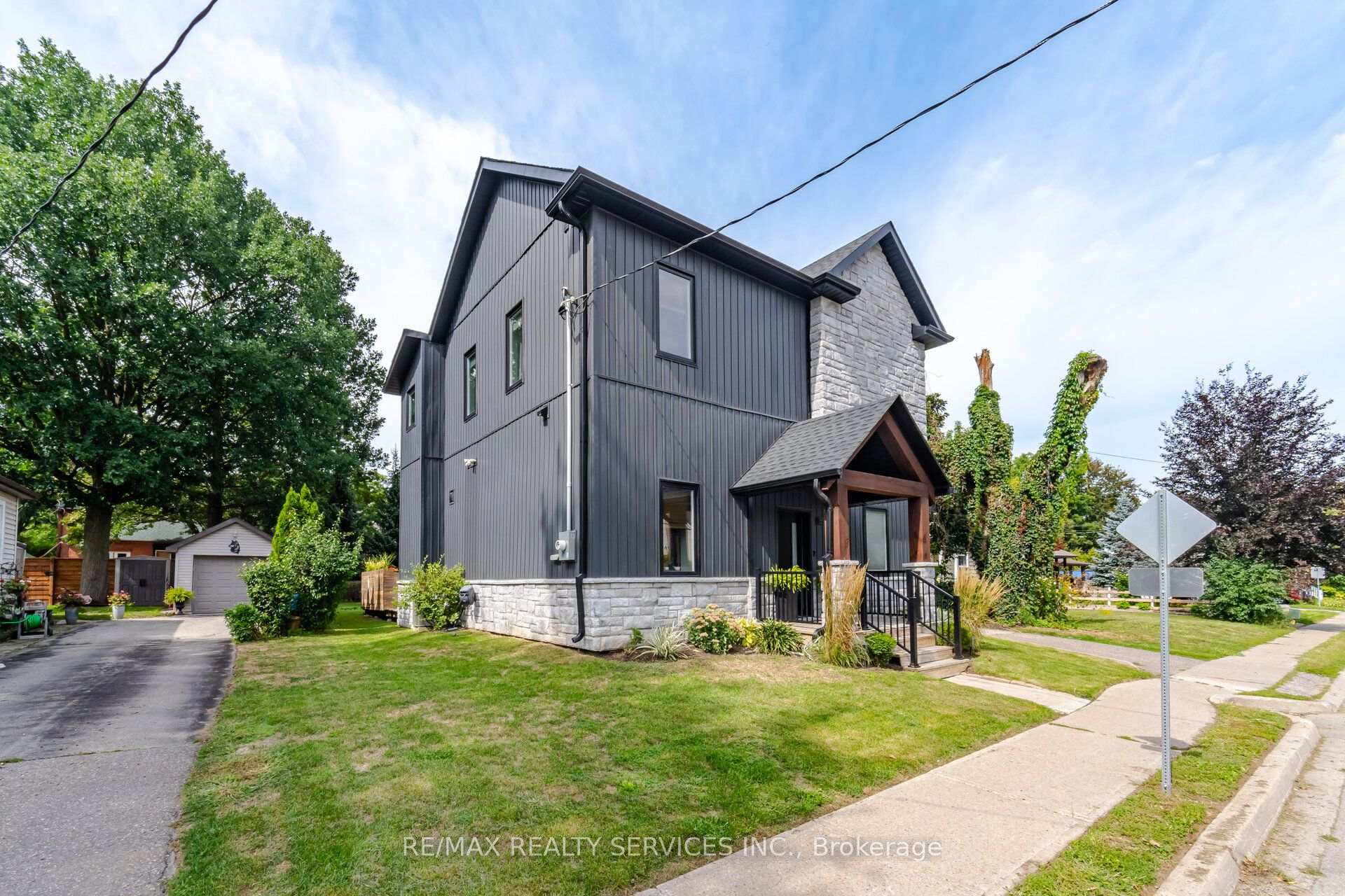 Photo 3 of 89 Willow Street, Caledon, Bolton East — HOMEH