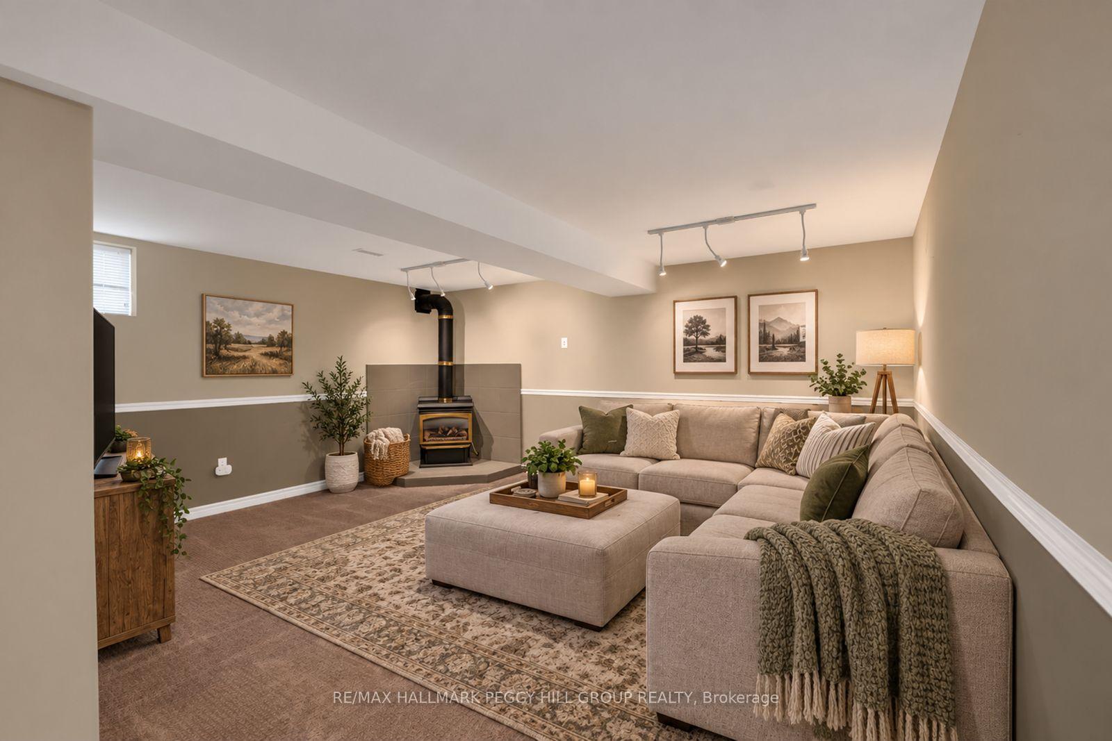 Photo 10 of 2 Brown Wood Drive, Barrie, Little Lake — HOMEH