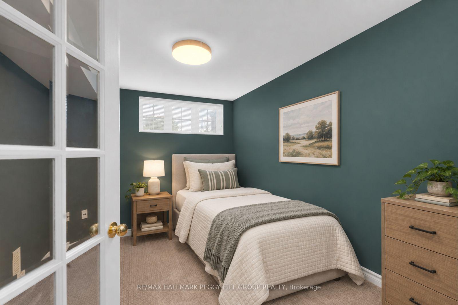 Photo 11 of 2 Brown Wood Drive, Barrie, Little Lake — HOMEH