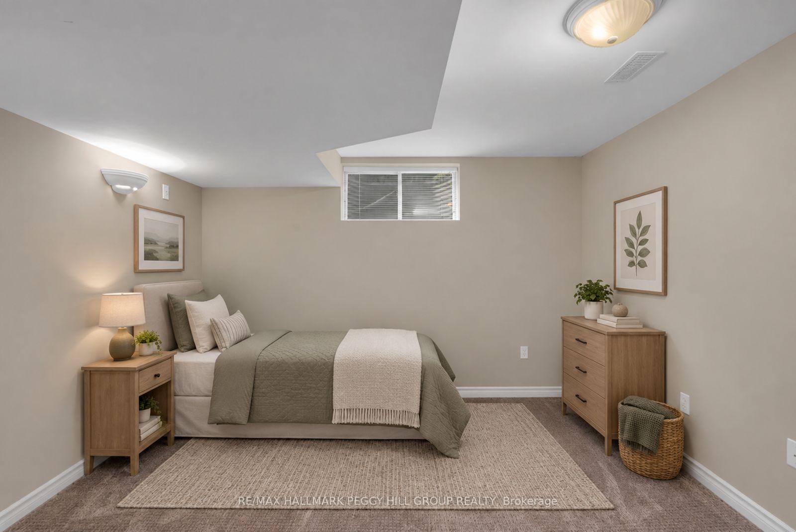 Photo 12 of 2 Brown Wood Drive, Barrie, Little Lake — HOMEH