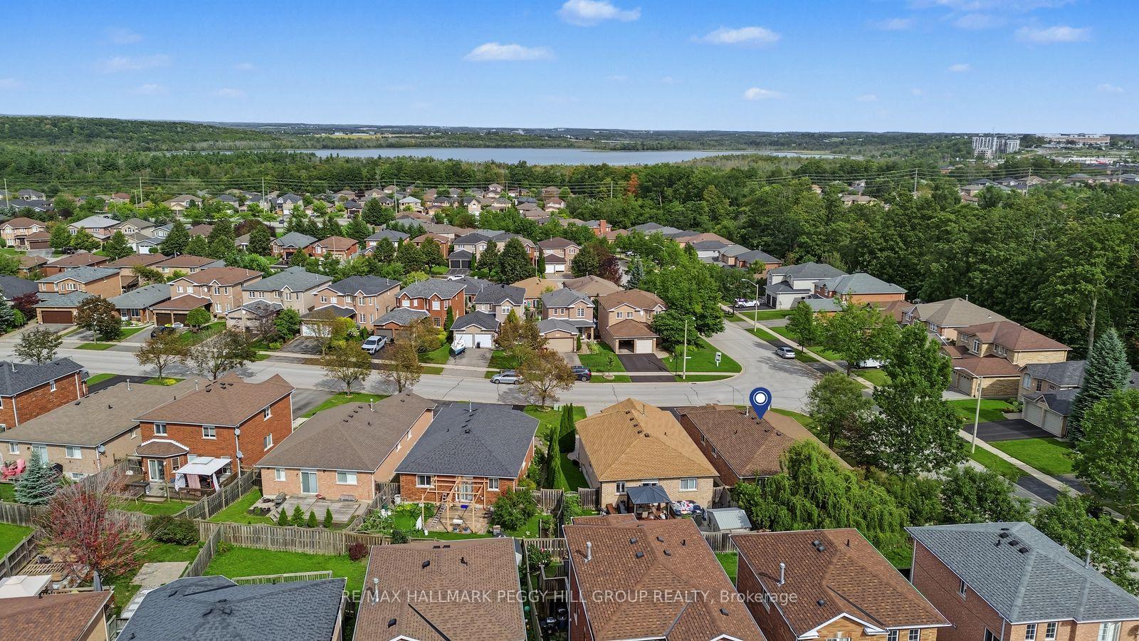 Photo 15 of 2 Brown Wood Drive, Barrie, Little Lake — HOMEH