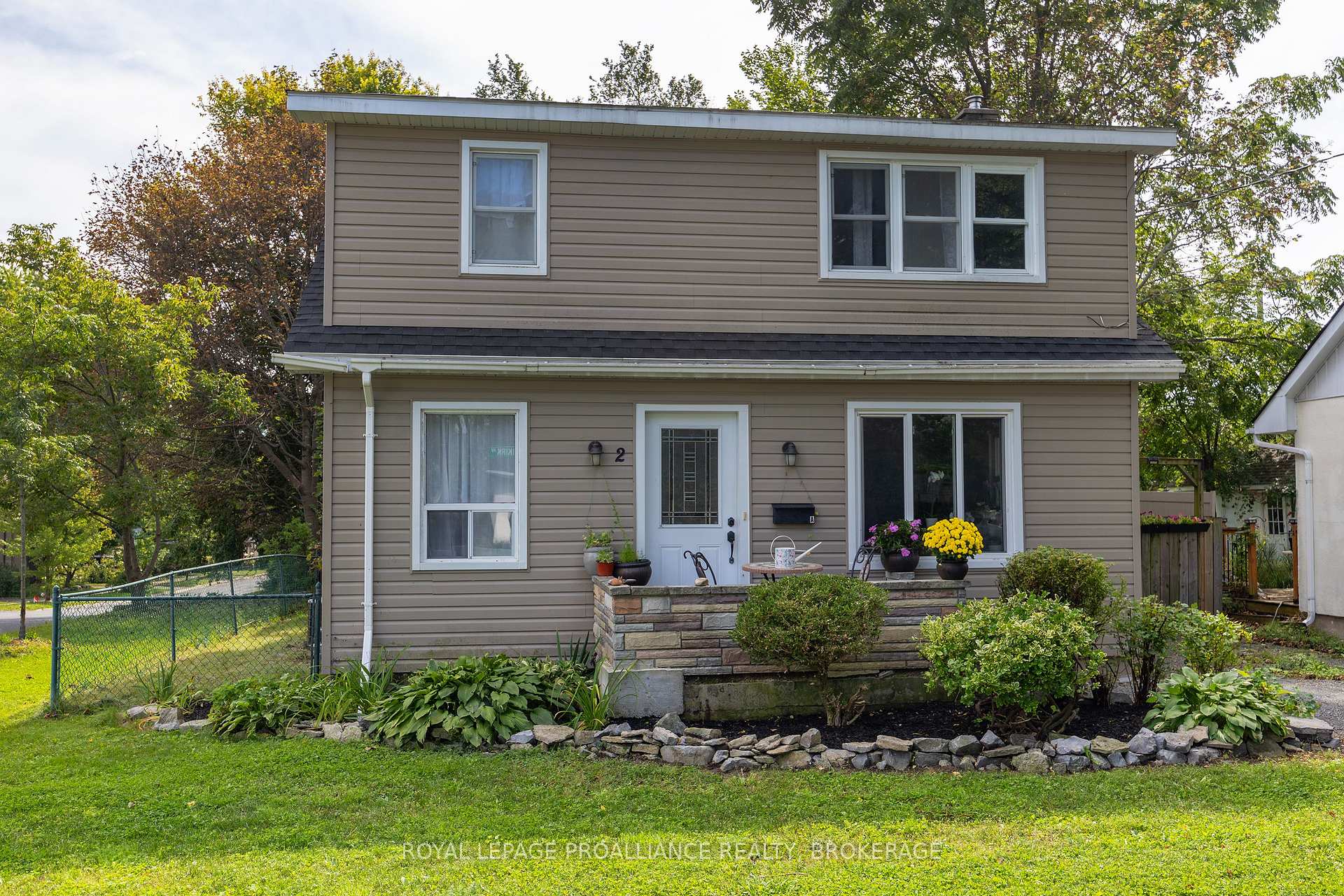 Photo 4 of 2 Dunkirk Avenue, Kingston, East of Sir John A. Blvd — HOMEH