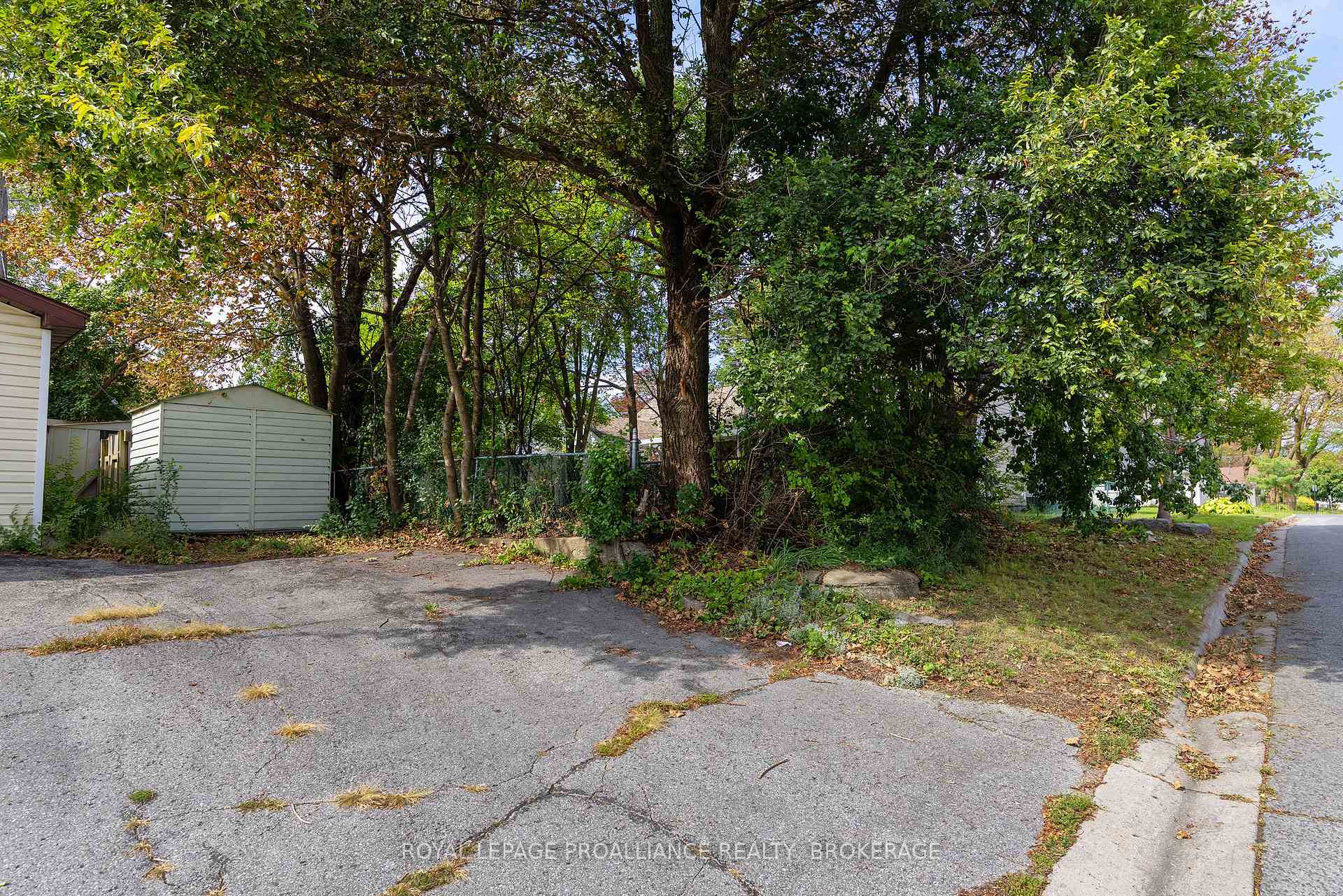 Photo 44 of 2 Dunkirk Avenue, Kingston, East of Sir John A. Blvd — HOMEH