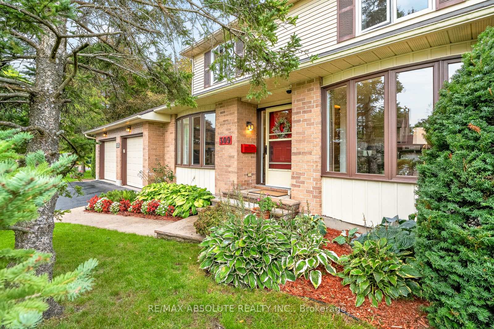 Photo 3 of 309 Liard Street, Ottawa, Stittsville (South) — HOMEH