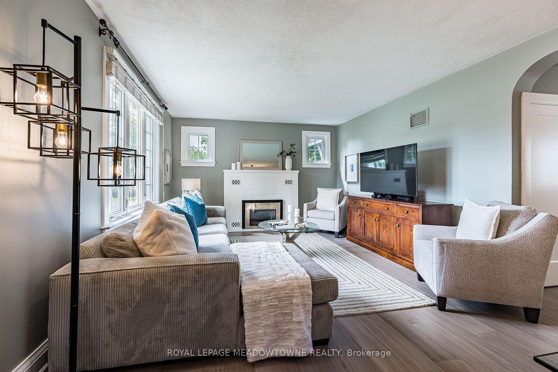 Photo 7 of 32 Craig Street, Brampton, Downtown Brampton — HOMEH
