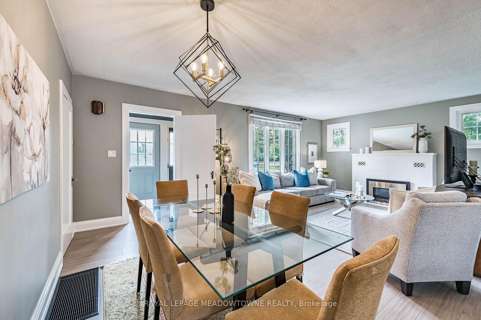 Photo 13 of 32 Craig Street, Brampton, Downtown Brampton — HOMEH