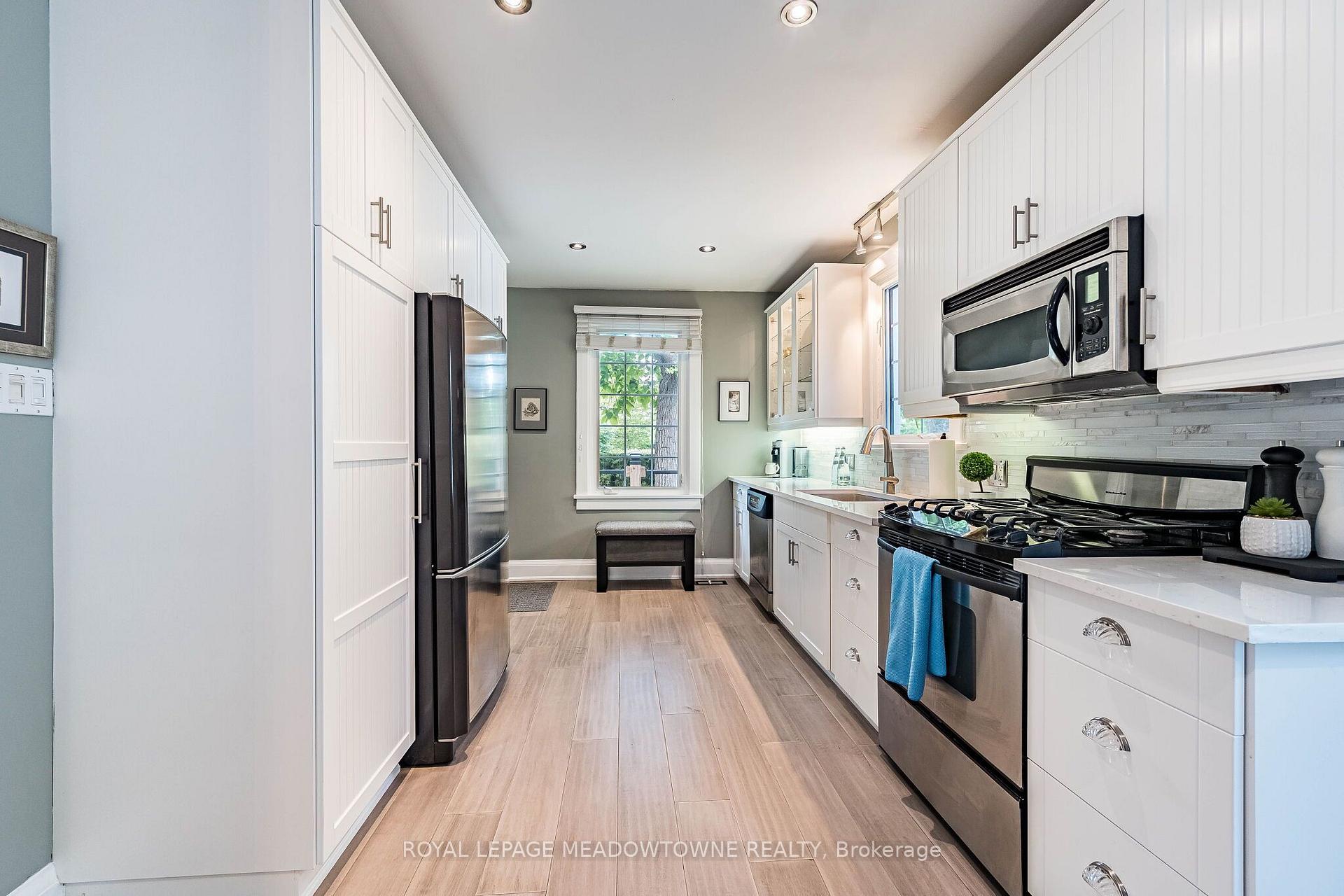 Photo 16 of 32 Craig Street, Brampton, Downtown Brampton — HOMEH