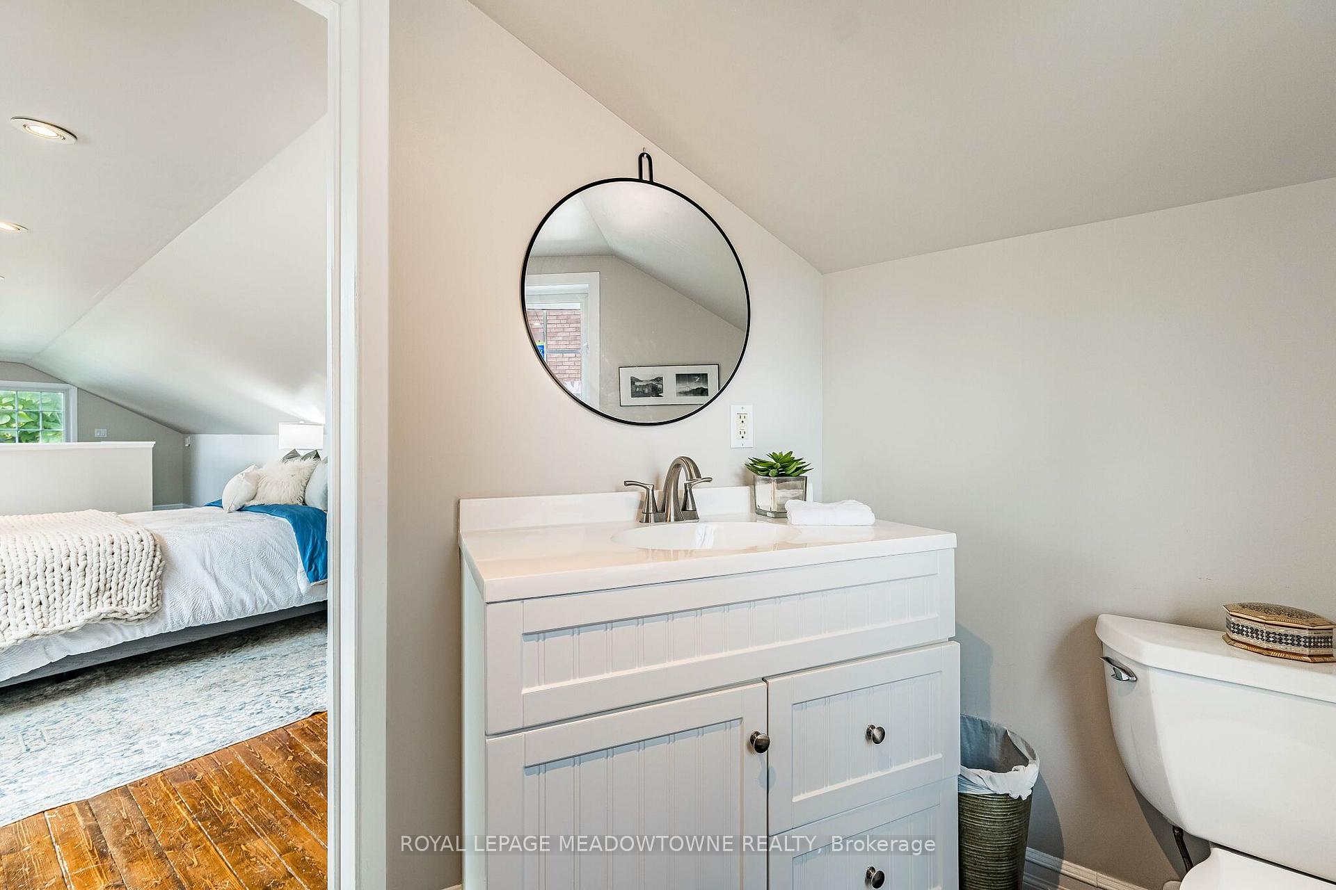 Photo 37 of 32 Craig Street, Brampton, Downtown Brampton — HOMEH
