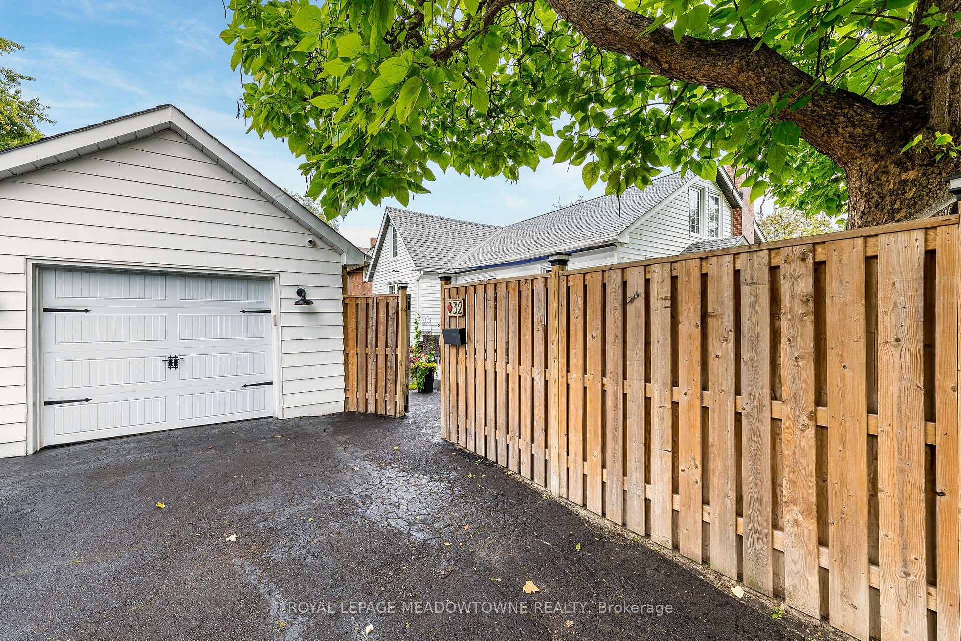 Photo 38 of 32 Craig Street, Brampton, Downtown Brampton — HOMEH