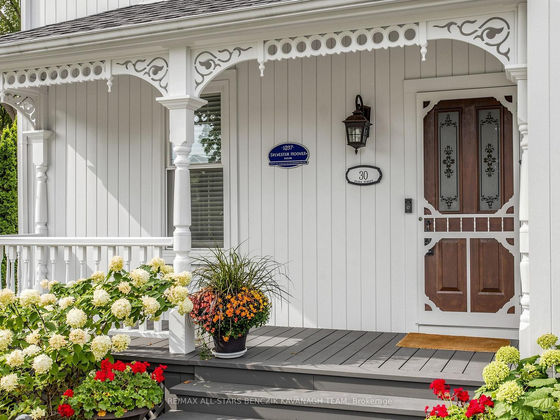 Photo 2 of 30 Peter Street, Markham, Old Markham Village — HOMEH