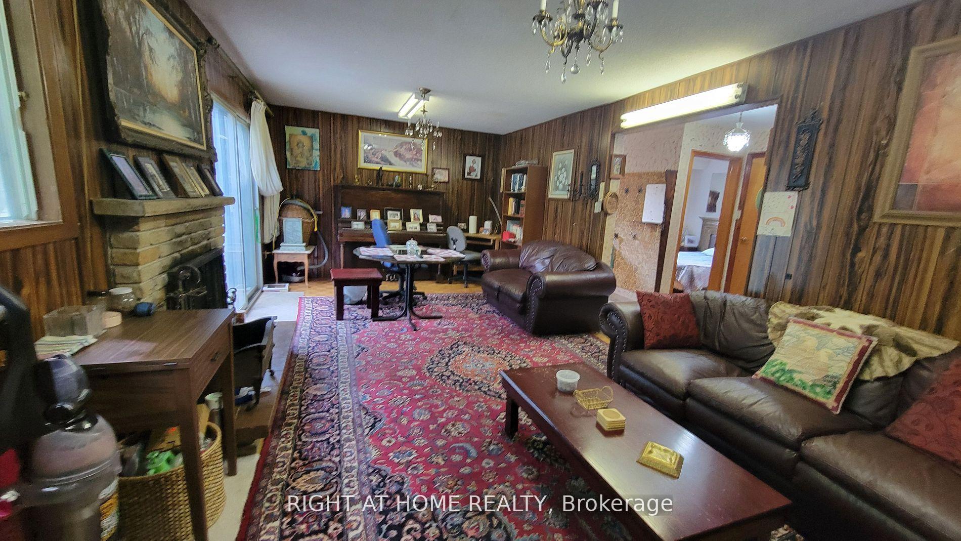 Photo 2 of 12 Fairglen Avenue, Scarborough, L'Amoreaux — HOMEH