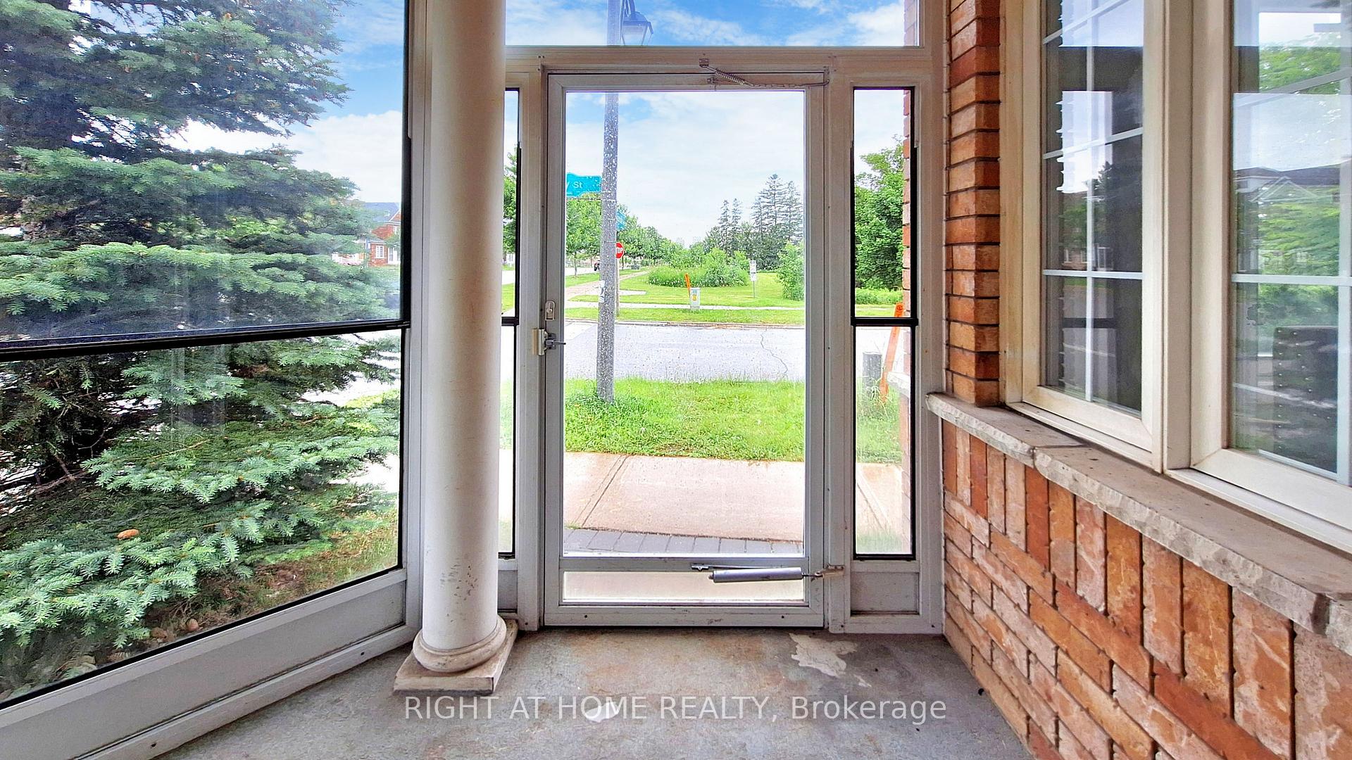 Photo 3 of 1 Ray Street, Markham, Village Green-South Unionville — HOMEH