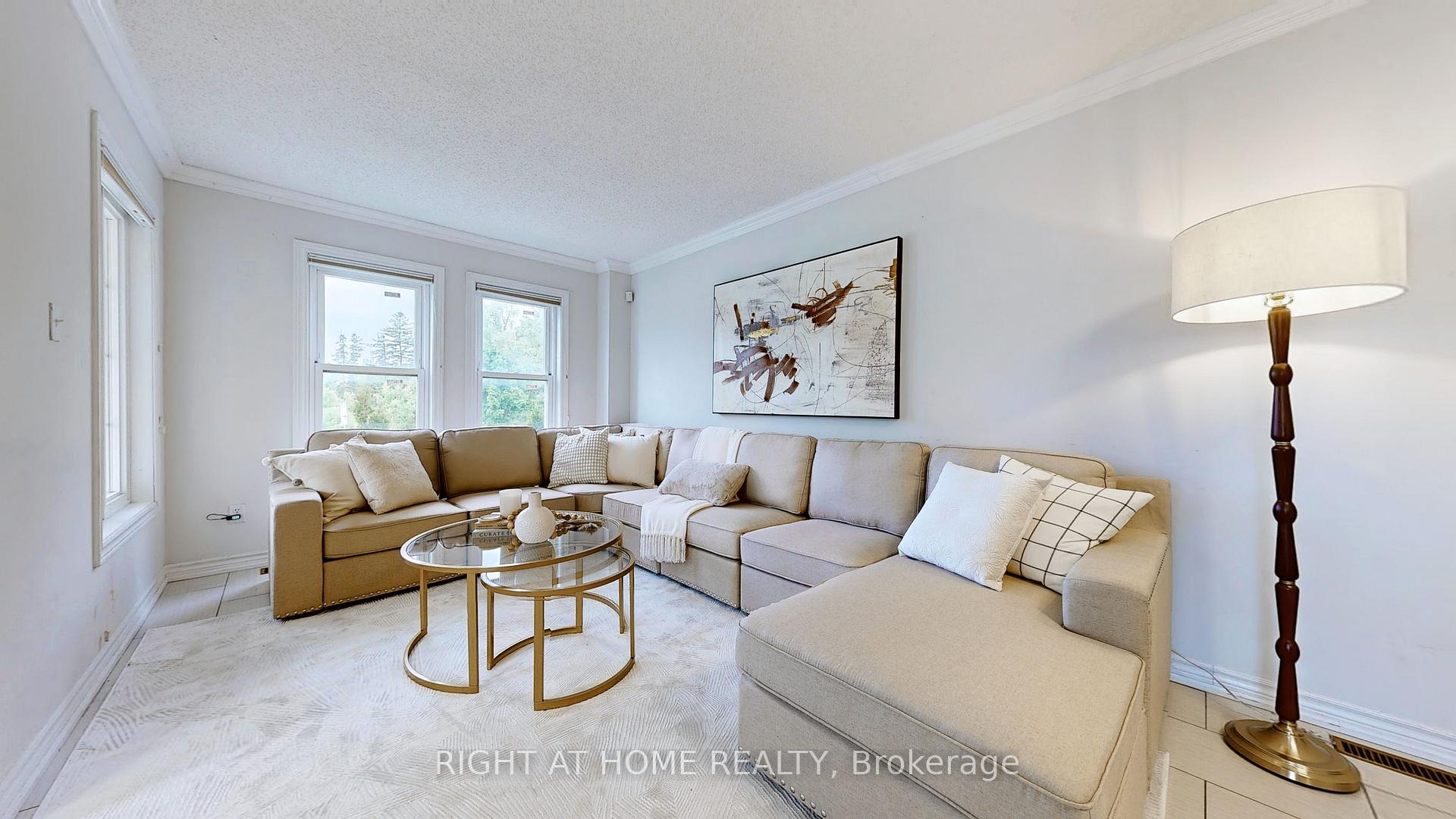 Photo 4 of 1 Ray Street, Markham, Village Green-South Unionville — HOMEH