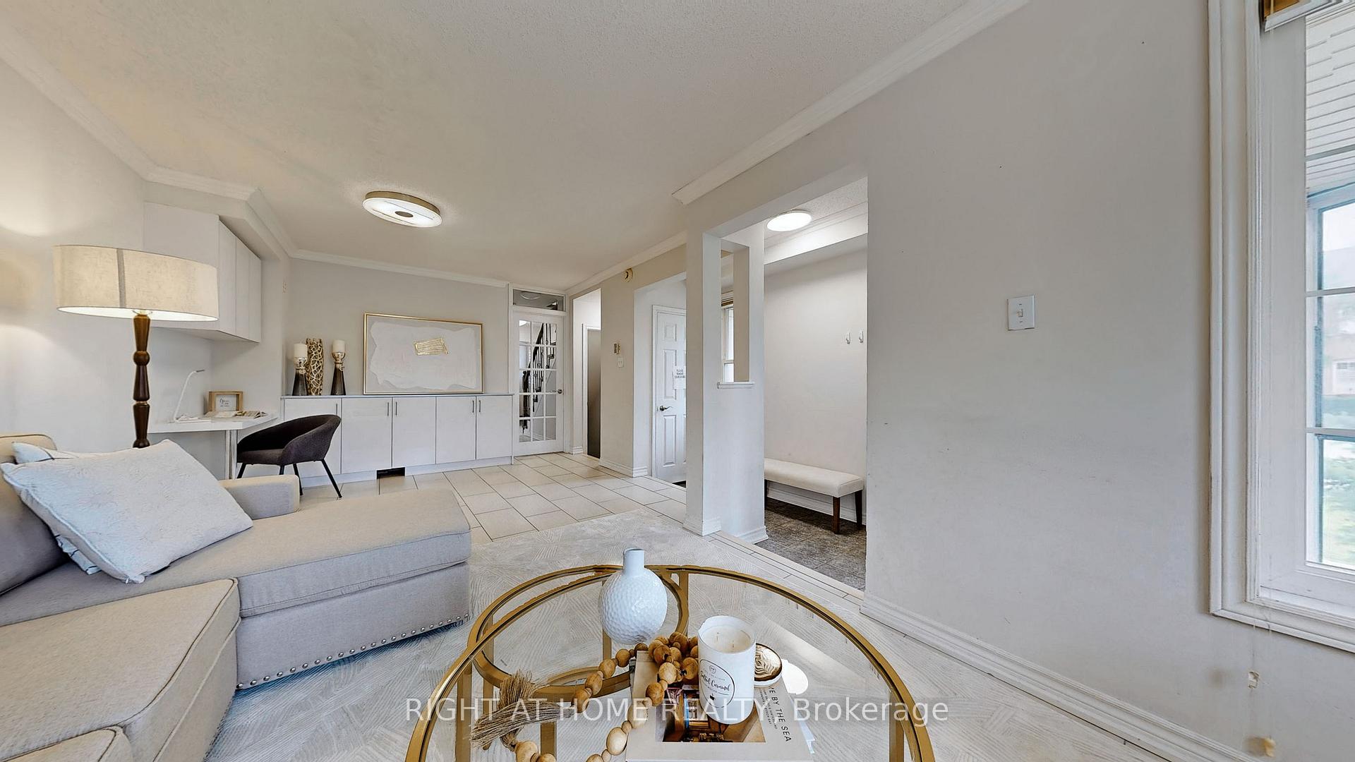 Photo 7 of 1 Ray Street, Markham, Village Green-South Unionville — HOMEH