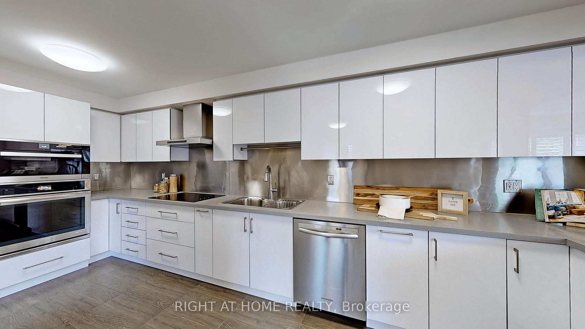 Photo 10 of 1 Ray Street, Markham, Village Green-South Unionville — HOMEH