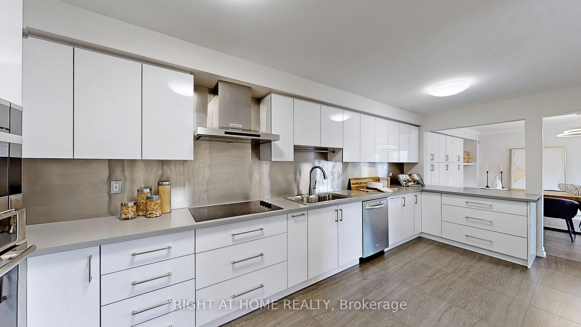 Photo 11 of 1 Ray Street, Markham, Village Green-South Unionville — HOMEH