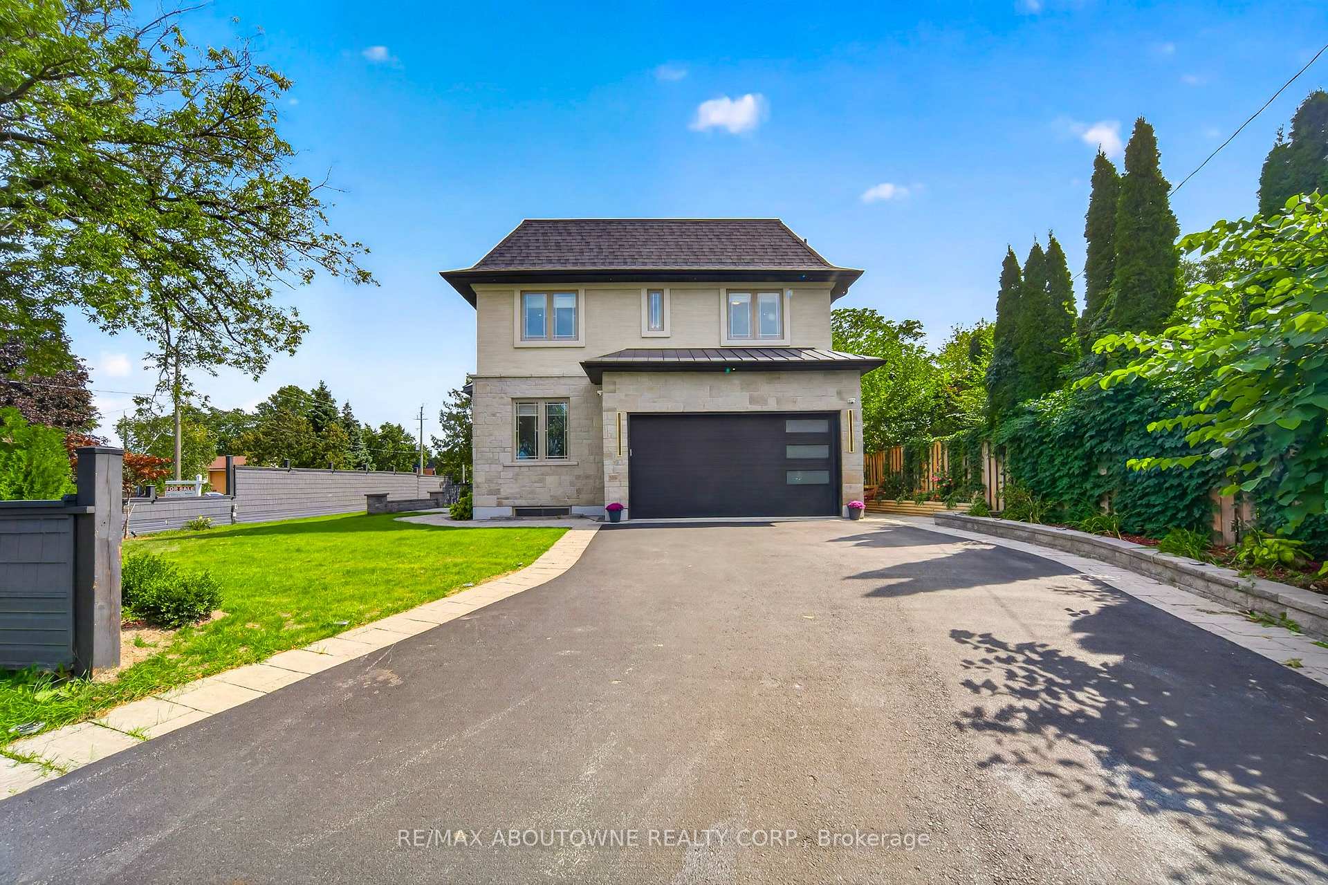 Photo 3 of 408 Seabourne Drive, Oakville, West — HOMEH