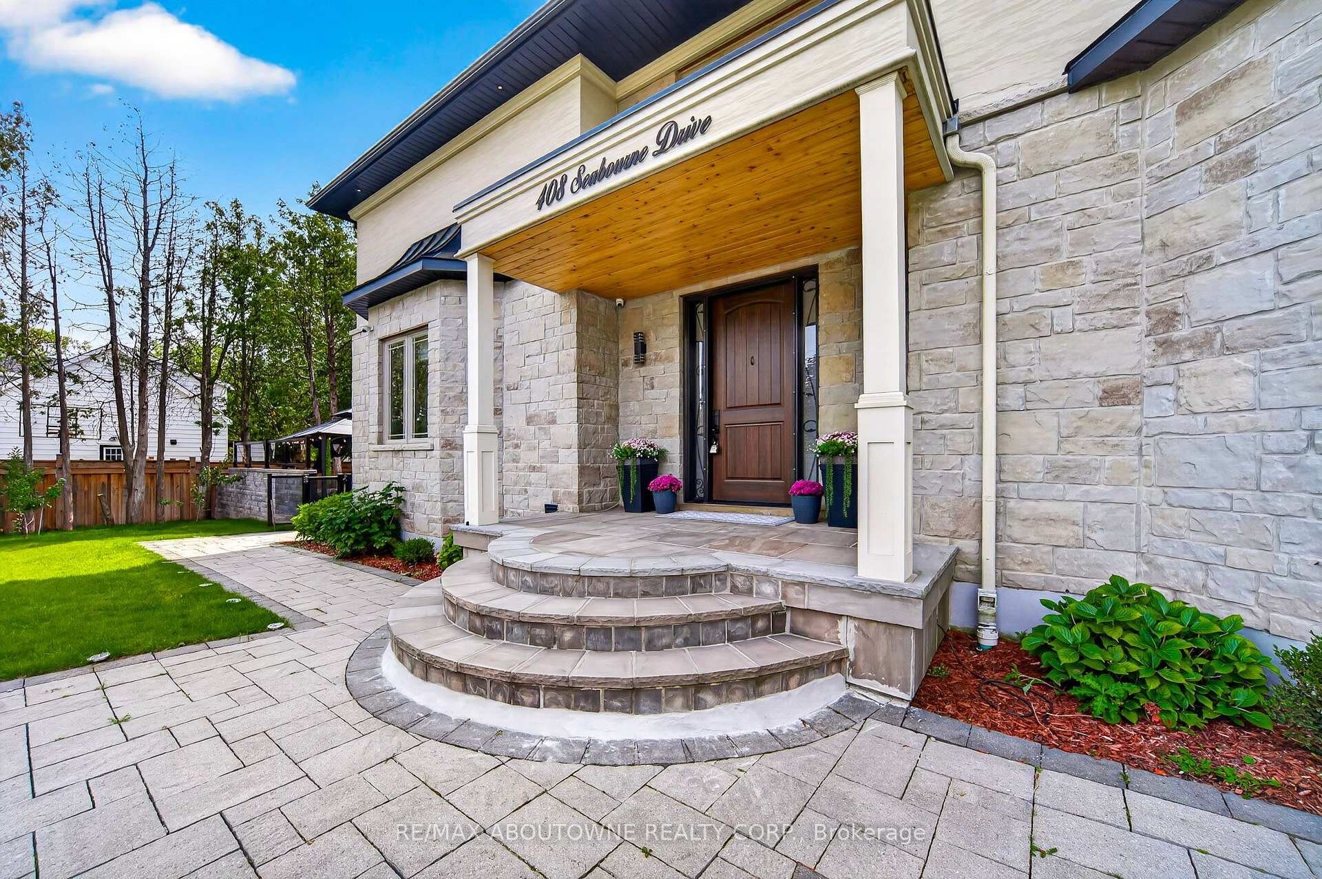 Photo 5 of 408 Seabourne Drive, Oakville, West — HOMEH