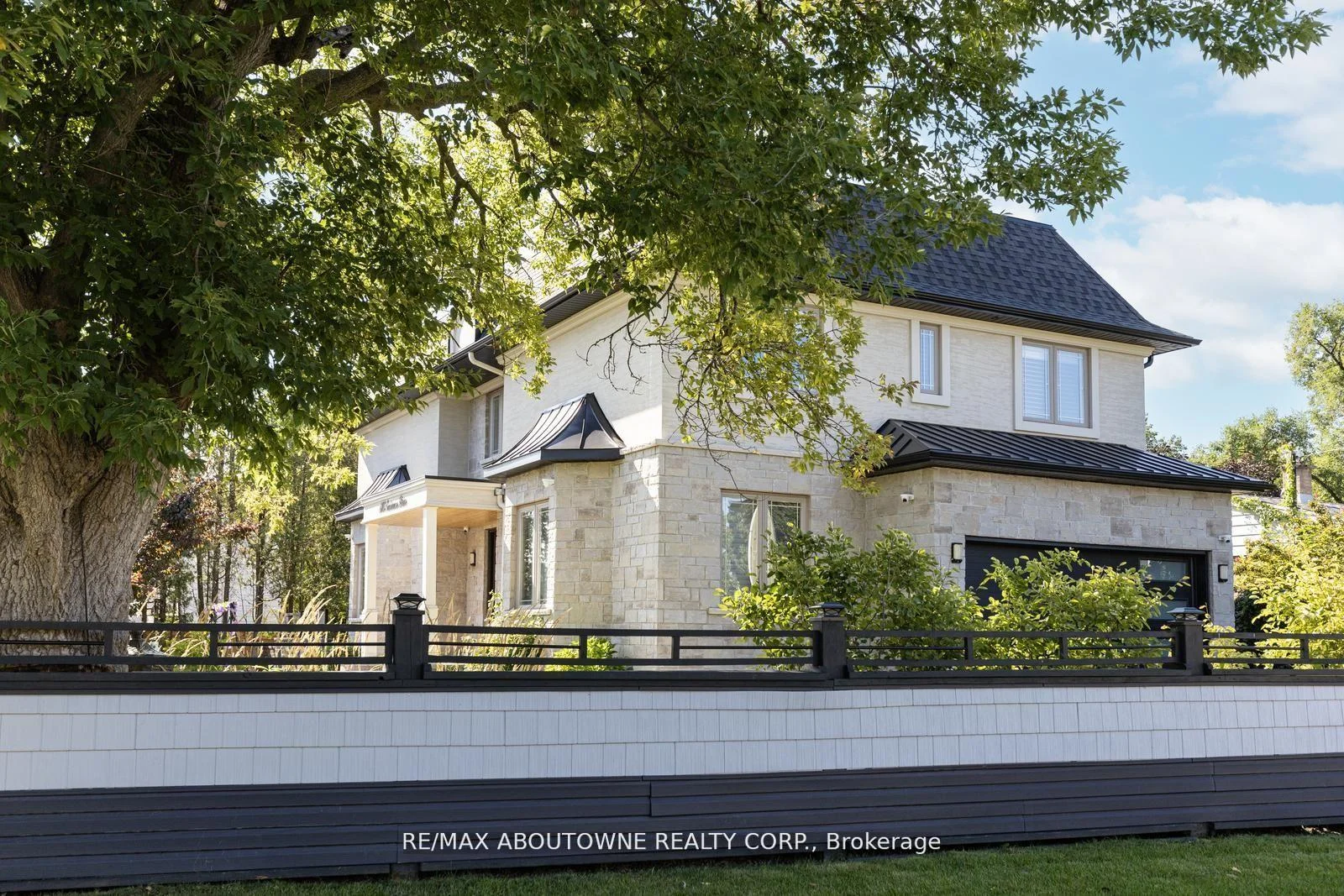 Photo 2 of 408 Seabourne Drive, Oakville, West — HOMEH