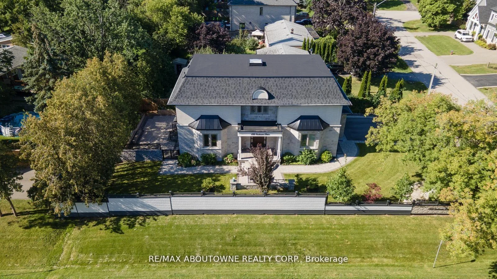 Photo 4 of 408 Seabourne Drive, Oakville, West — HOMEH