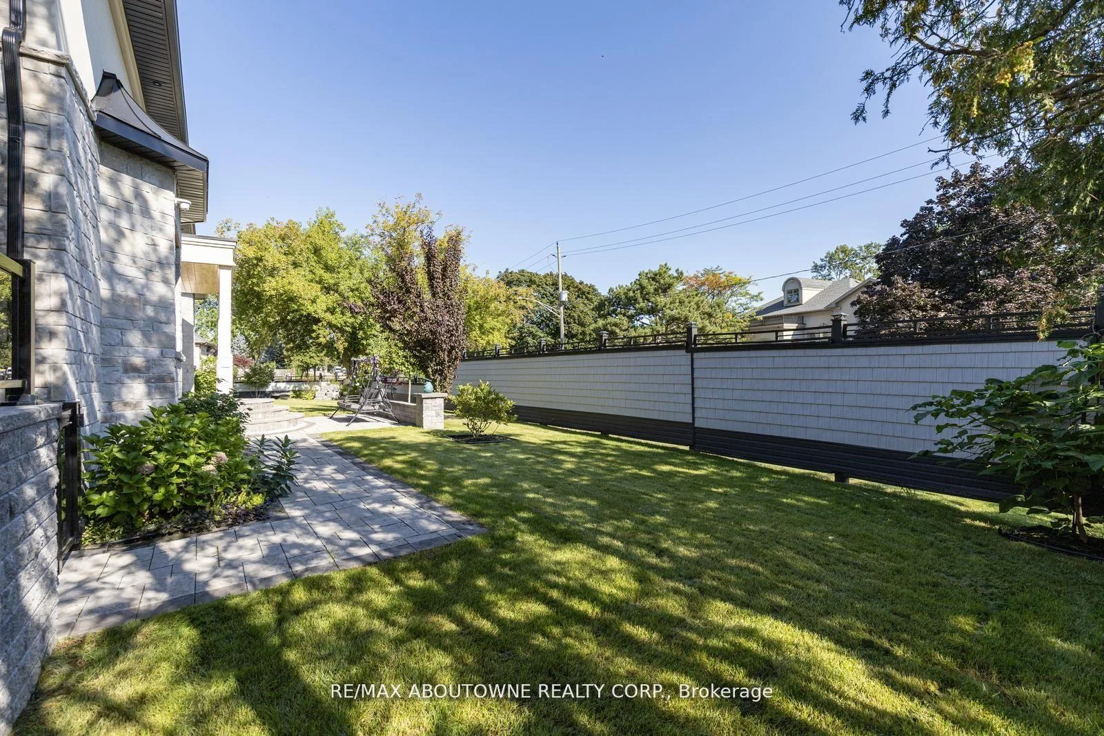 Photo 39 of 408 Seabourne Drive, Oakville, West — HOMEH