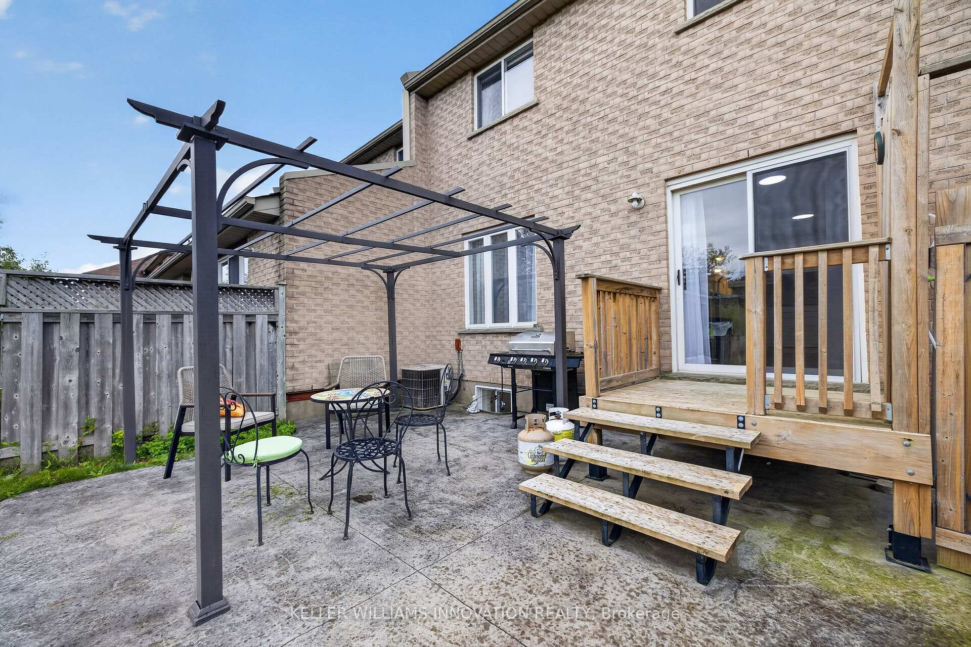 Photo 20 of 73 Hewitt Lane, Guelph, Willow West/Sugarbush/West Acres — HOMEH
