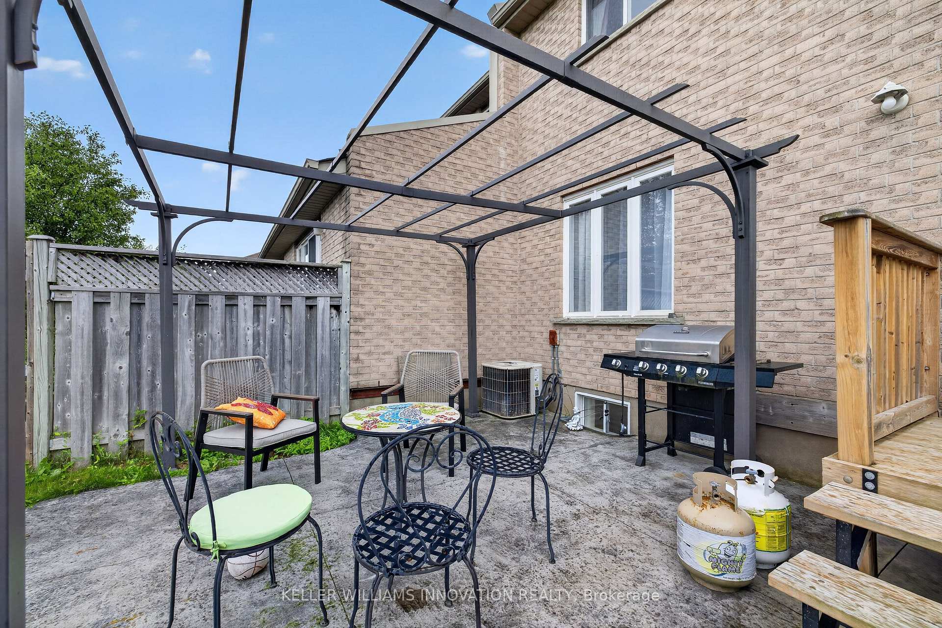 Photo 21 of 73 Hewitt Lane, Guelph, Willow West/Sugarbush/West Acres — HOMEH